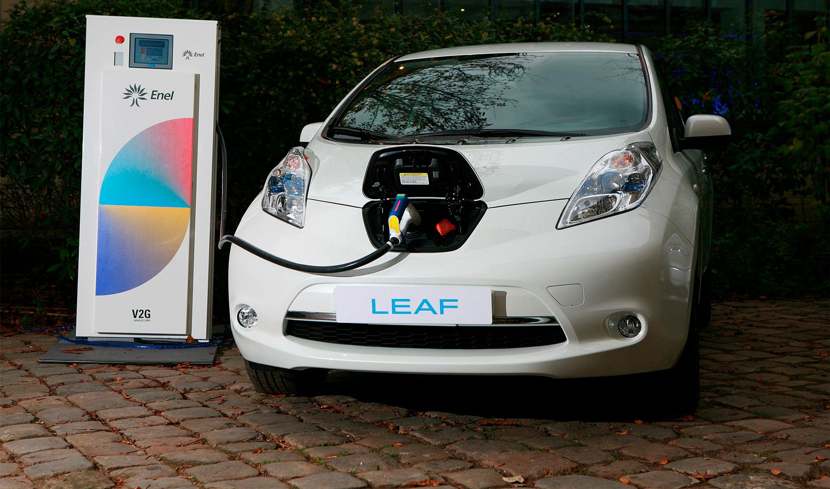 I Nissan Leaf og eNV200 kan strømmen løbe begge veje.