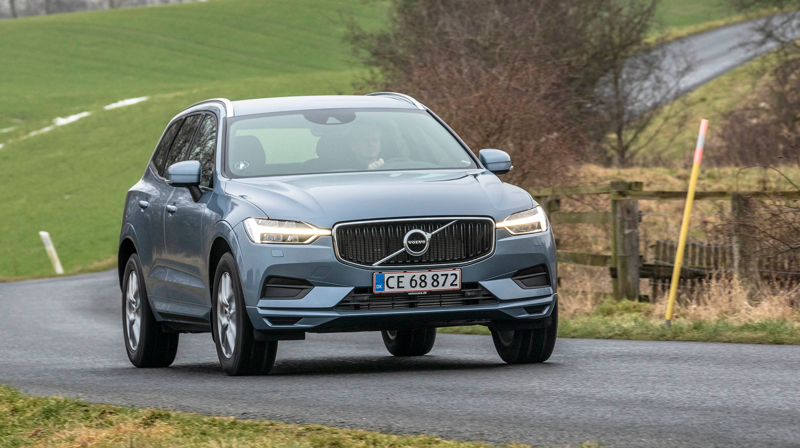 Billigste udgave af Volvo XC60 er denne forhjulstrukne version med en toliters benzinmotor og automatgear. Den koster fra ca. 600.000 kr.