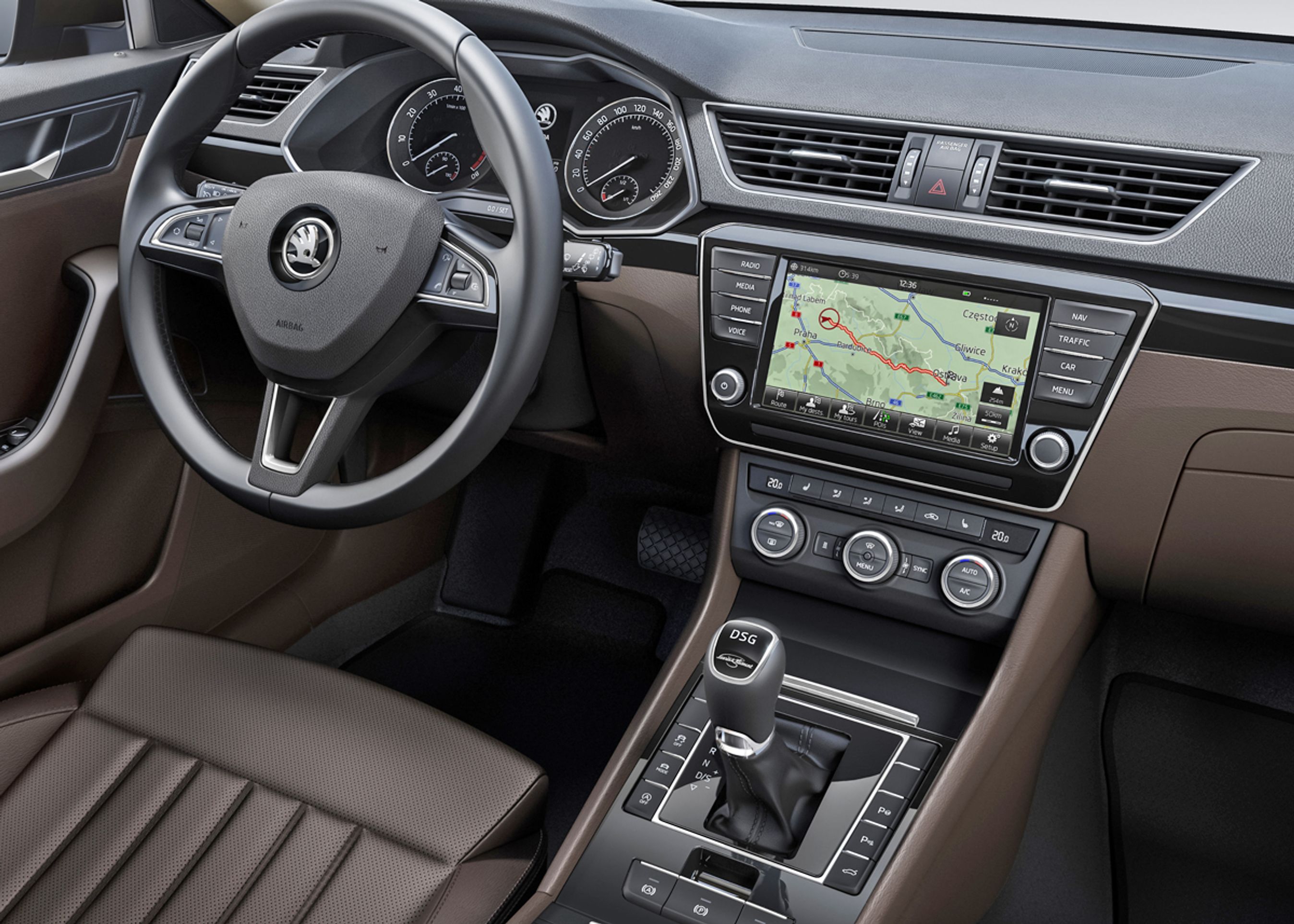 Skoda Superb er ikke langt fra VW Passat, når det gælder kabine og muligheden for avanceret udstyr. 