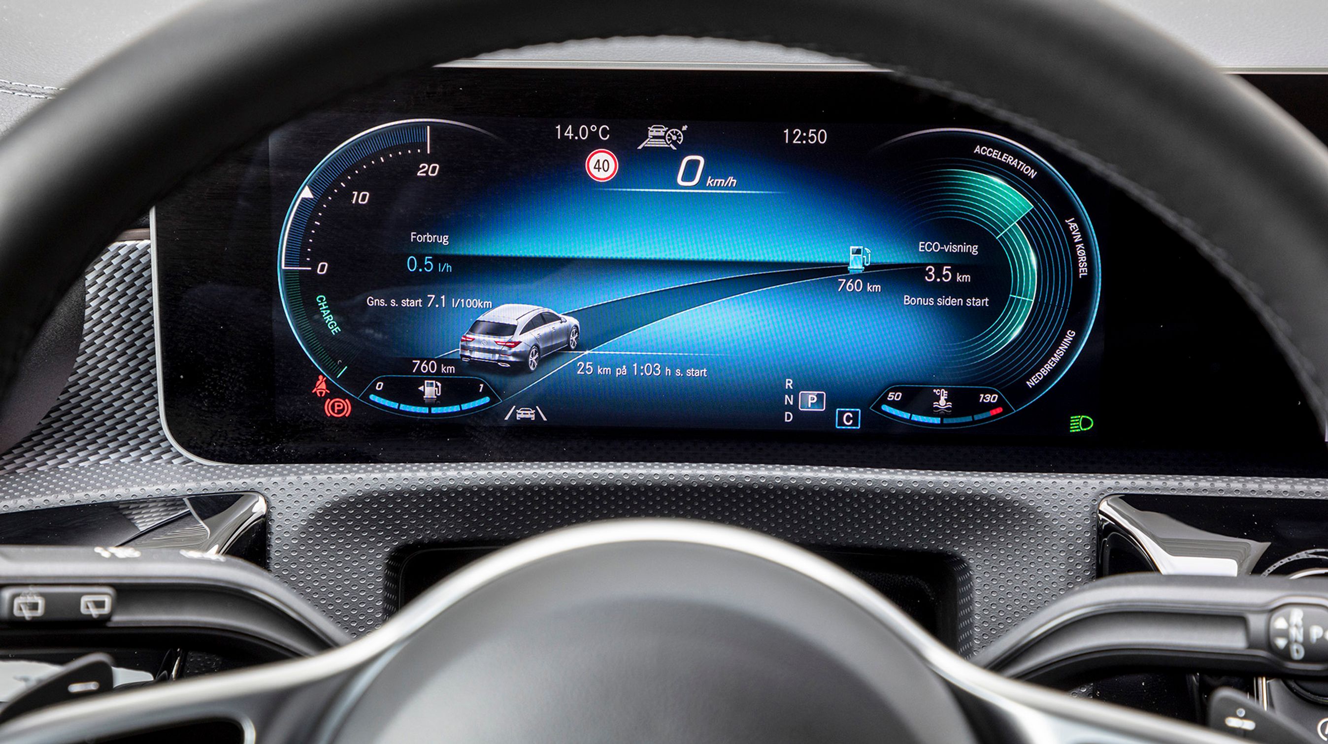 Digitale instrumenter kan indstilles til at ligne analoge instrumenter, eller man kan som her vælge en helt anden type visning. Der er mange indstillingsmuligheder, denne fås dog ikke på 7” standardskærmen, men kun på den 10” store skærm til yderligere 10.400 kr.