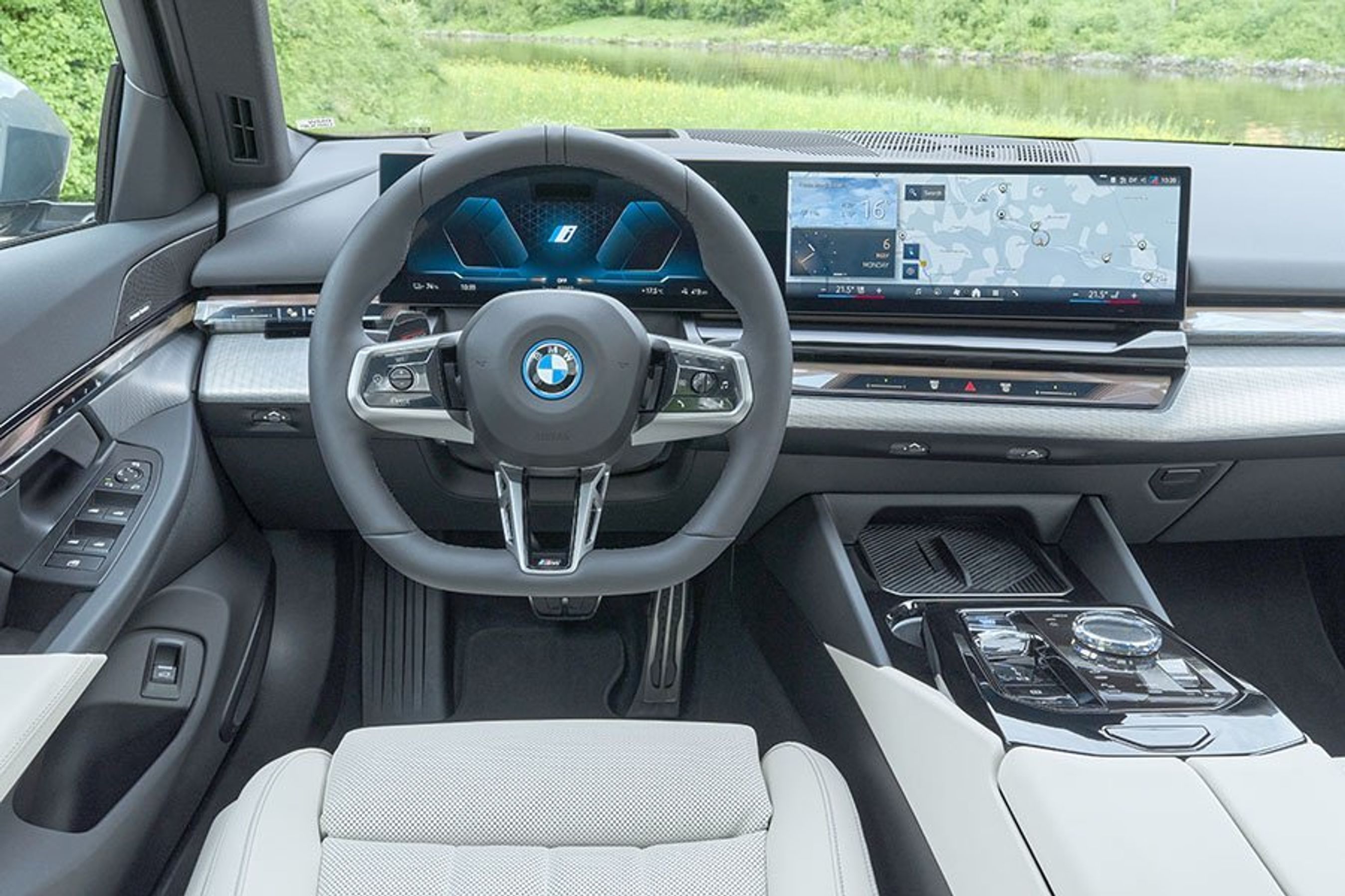 Kabinen i en BMW i5 Touring