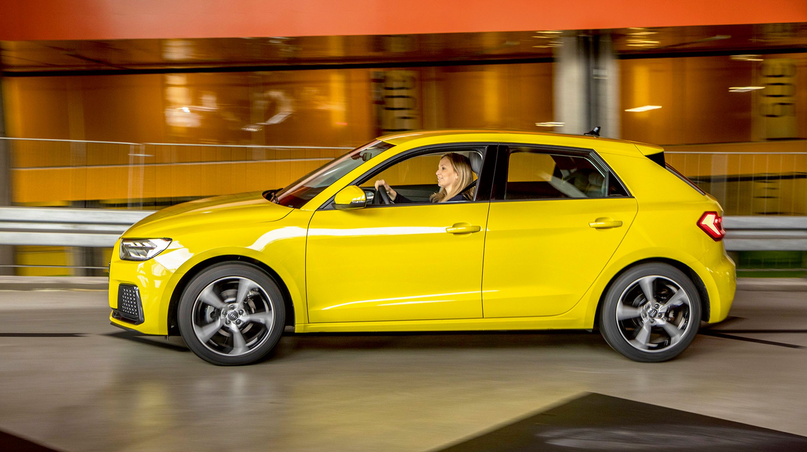 Audi A1 har skarpe linjer, flotte farver og lækre materialer. Desværre er prisen høj med det rigtige udstyr.