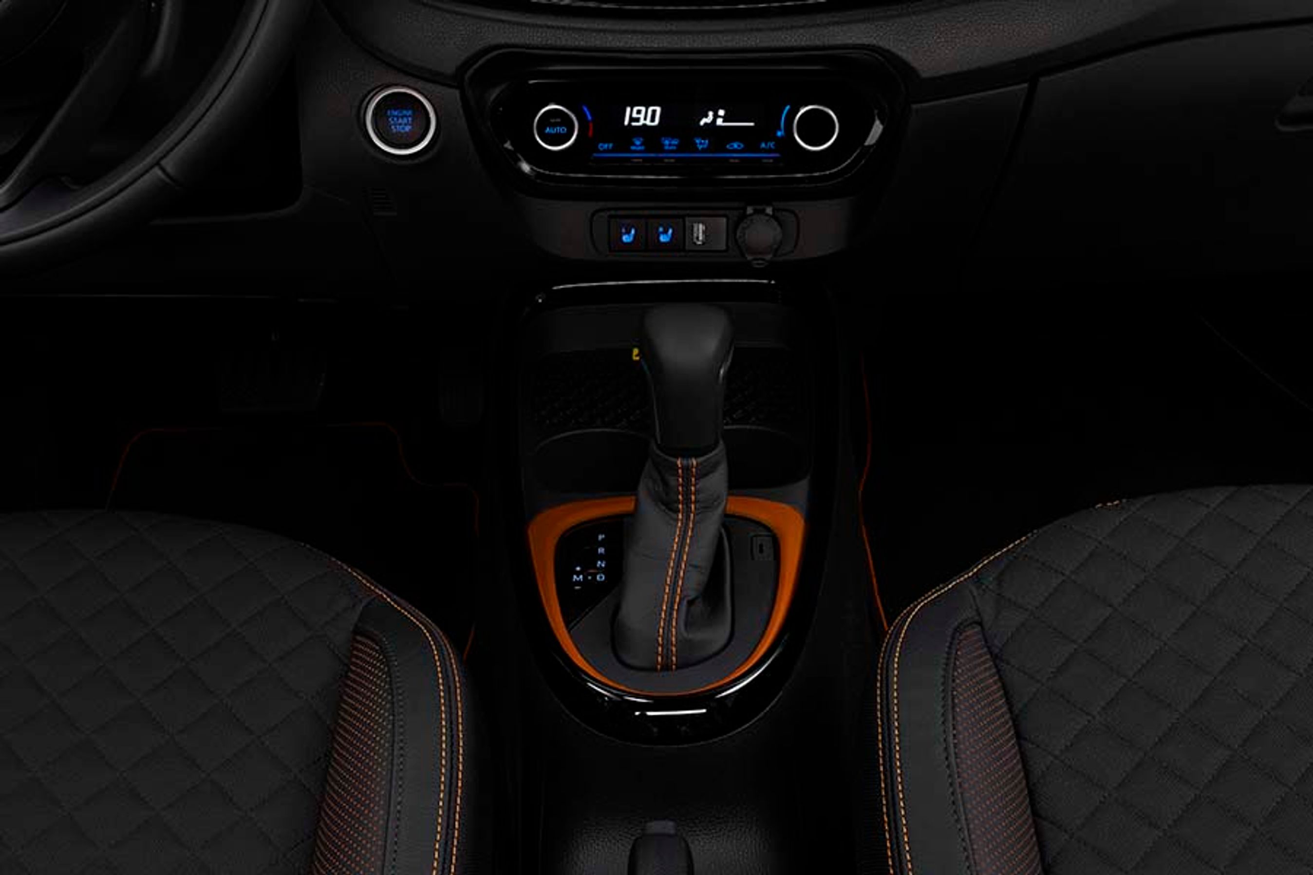 Som standard har Aygo X et femtrins manuelt gear, men for 20.000 kr. ekstra kan man som her tilkøbe automatgear i form af et nyudviklet e-CVT gear.