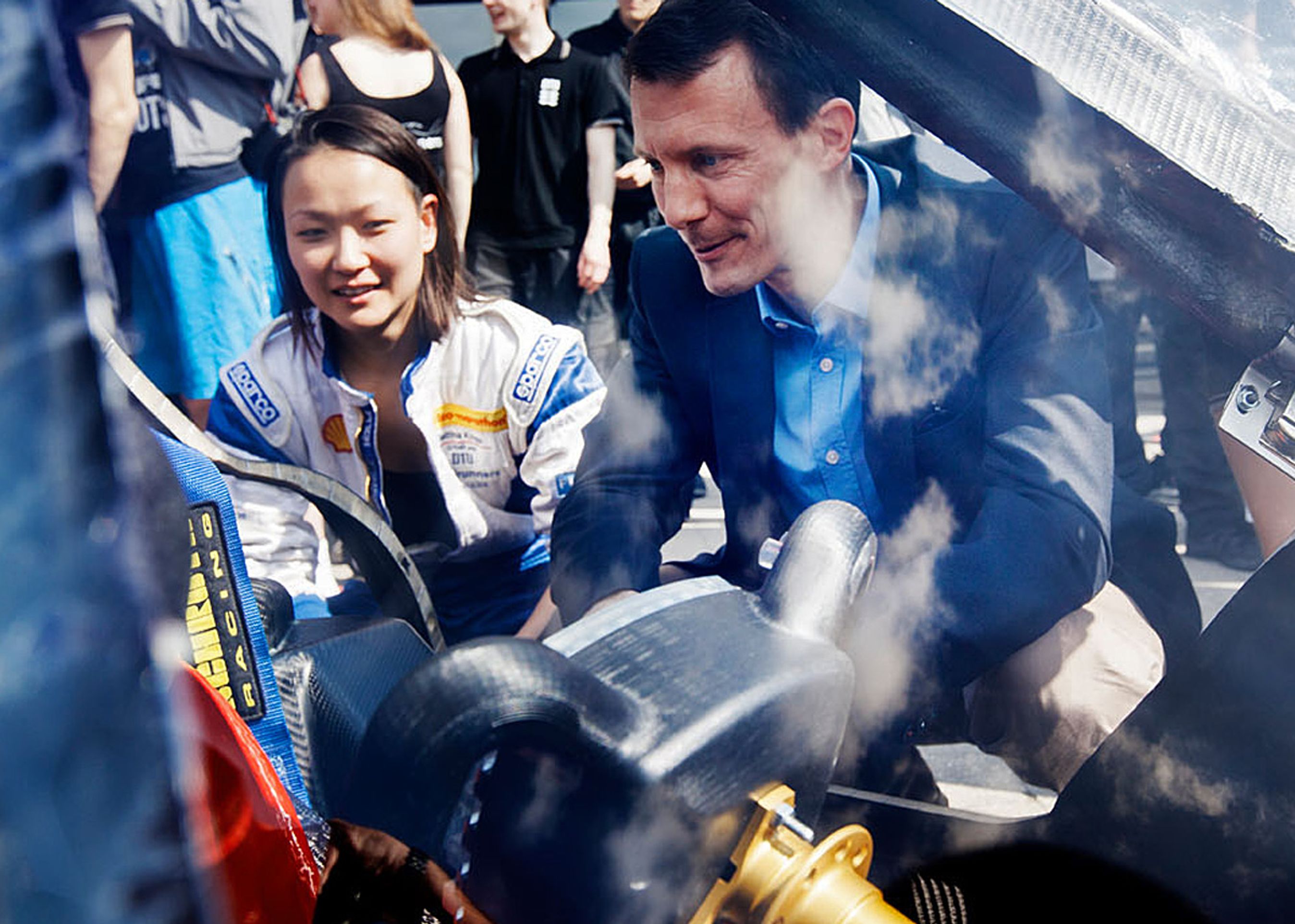 Prins Joachim kastede glans over præsentationen af årets DTU-bil og den ene af Aalborg Universitets biler.