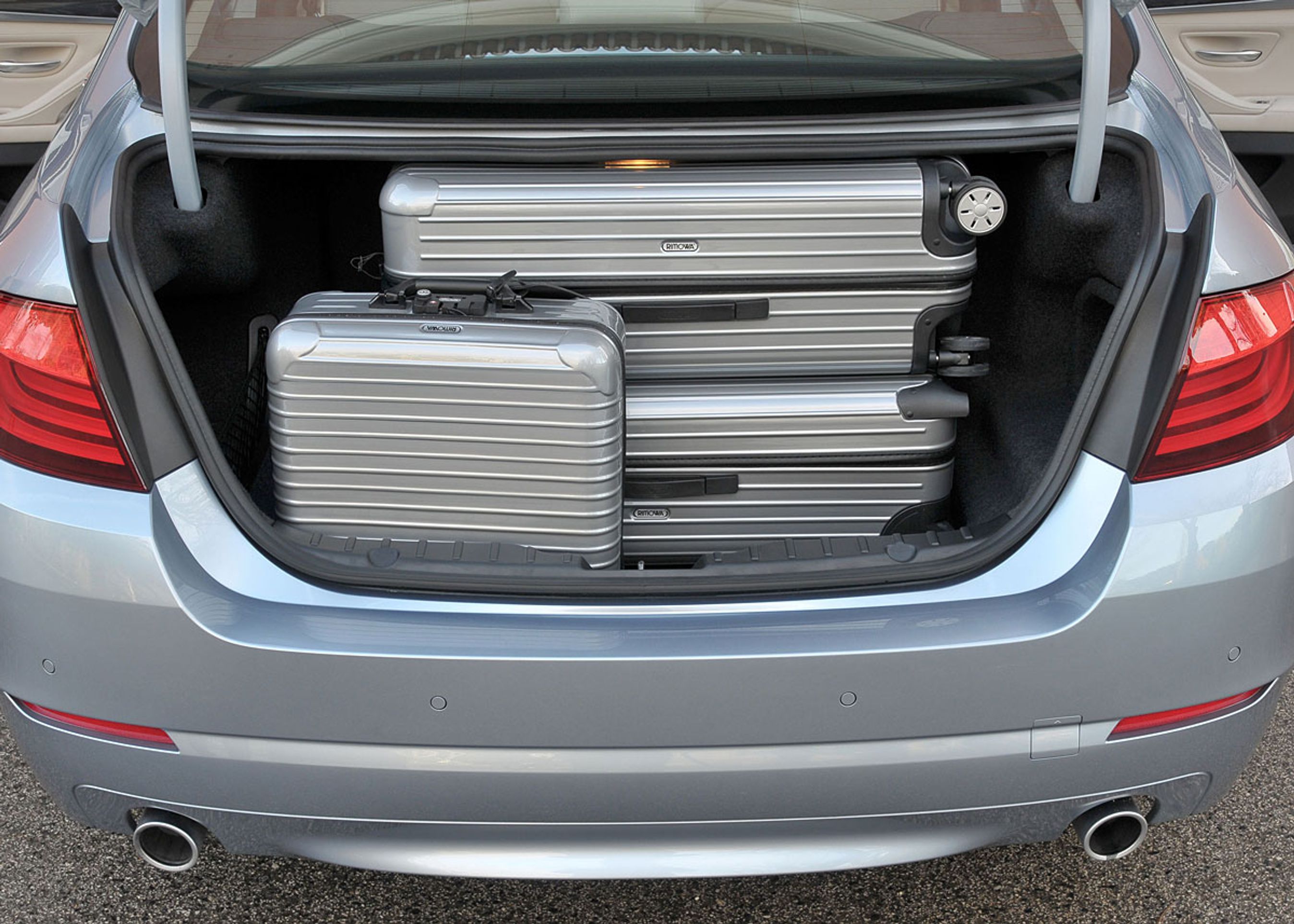 Se, masser af bagageplads, vil BMW fortælle. Litium-ion-batteriet ligger i bagagerummet, men tager ikke megen plads.