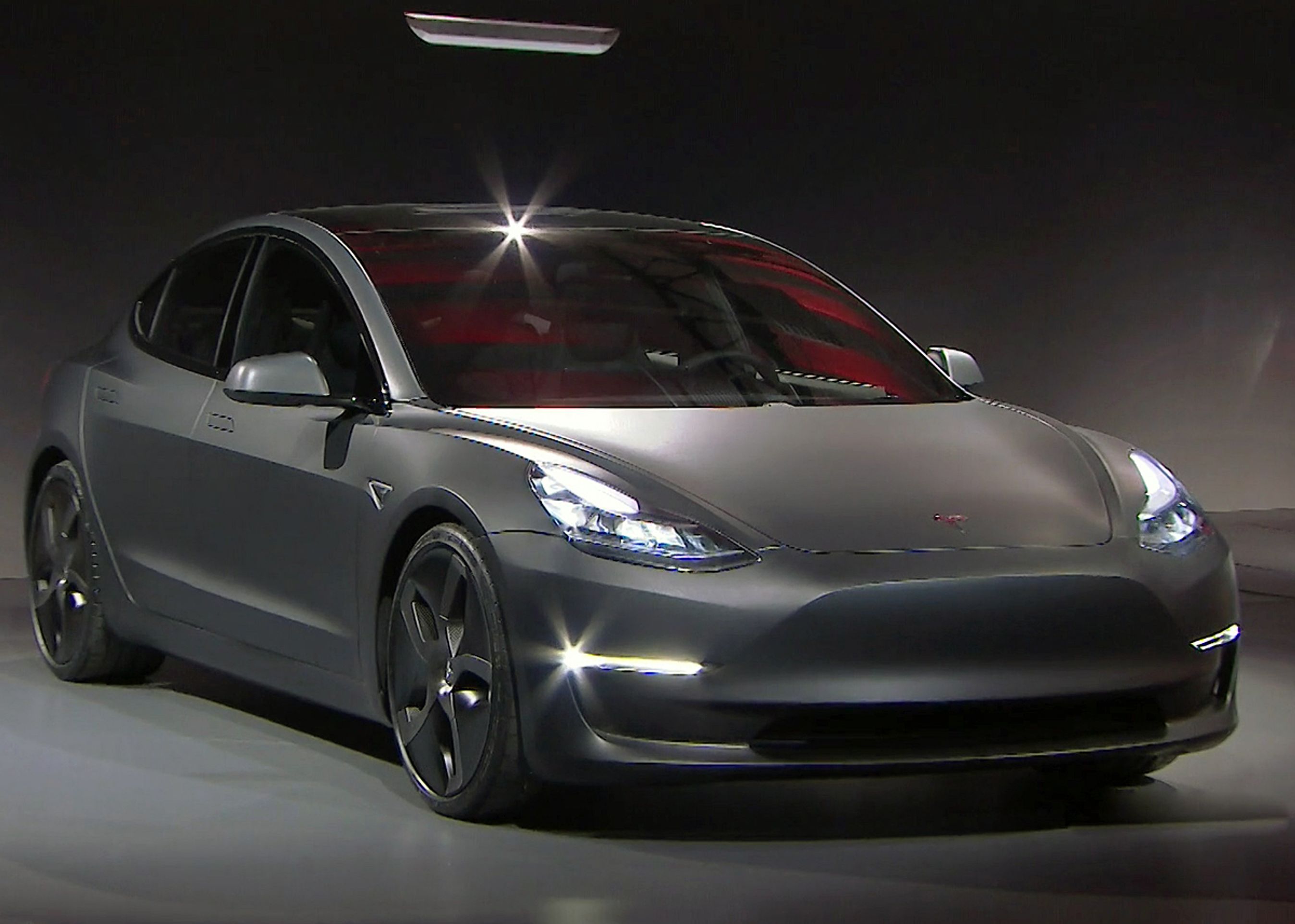 Tesla Model 3 får god plads til fem voksne, siger Tesla.