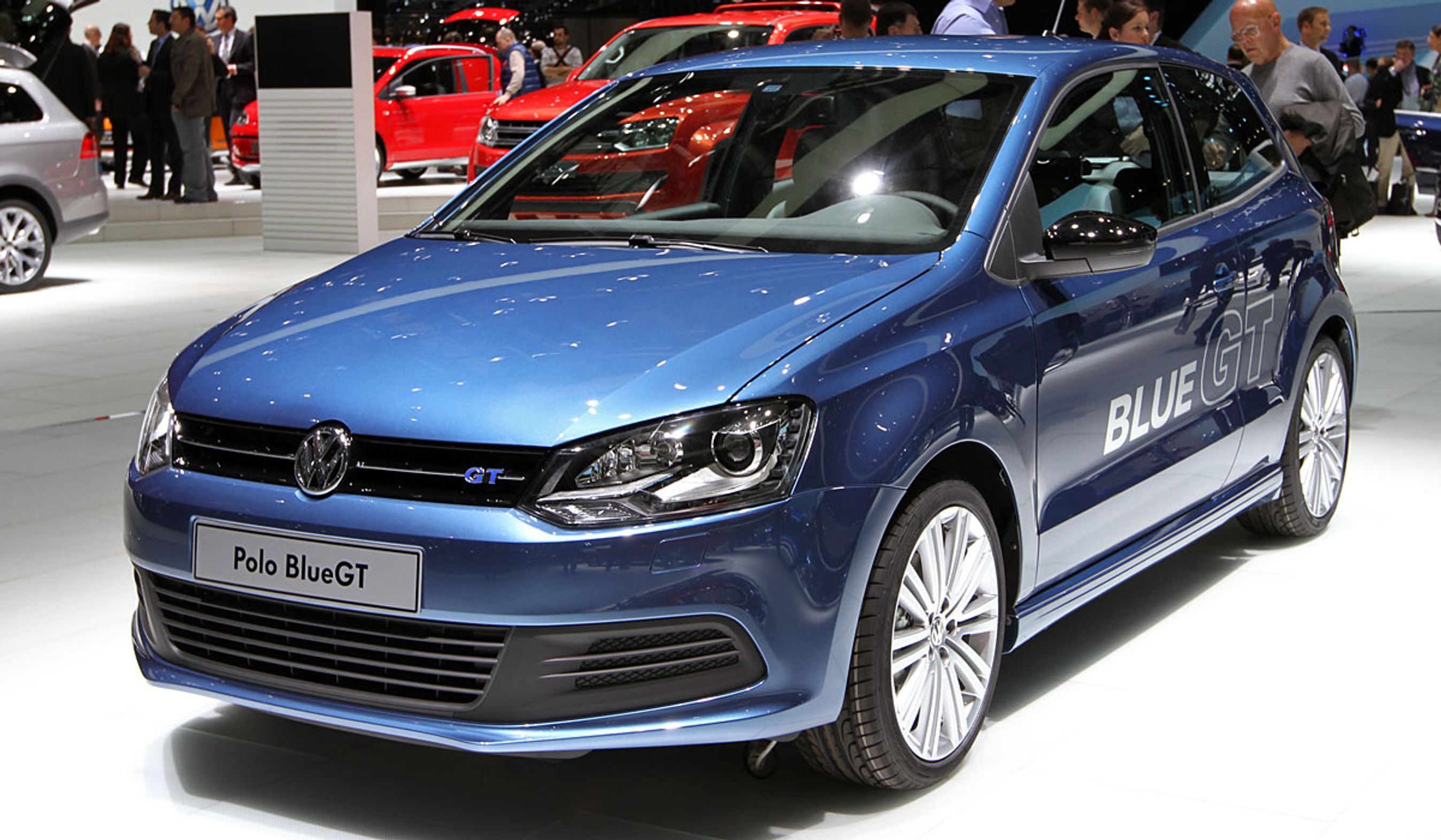 Sideskørterne er inspireret af den meget økonomiske Polo Blue GT.