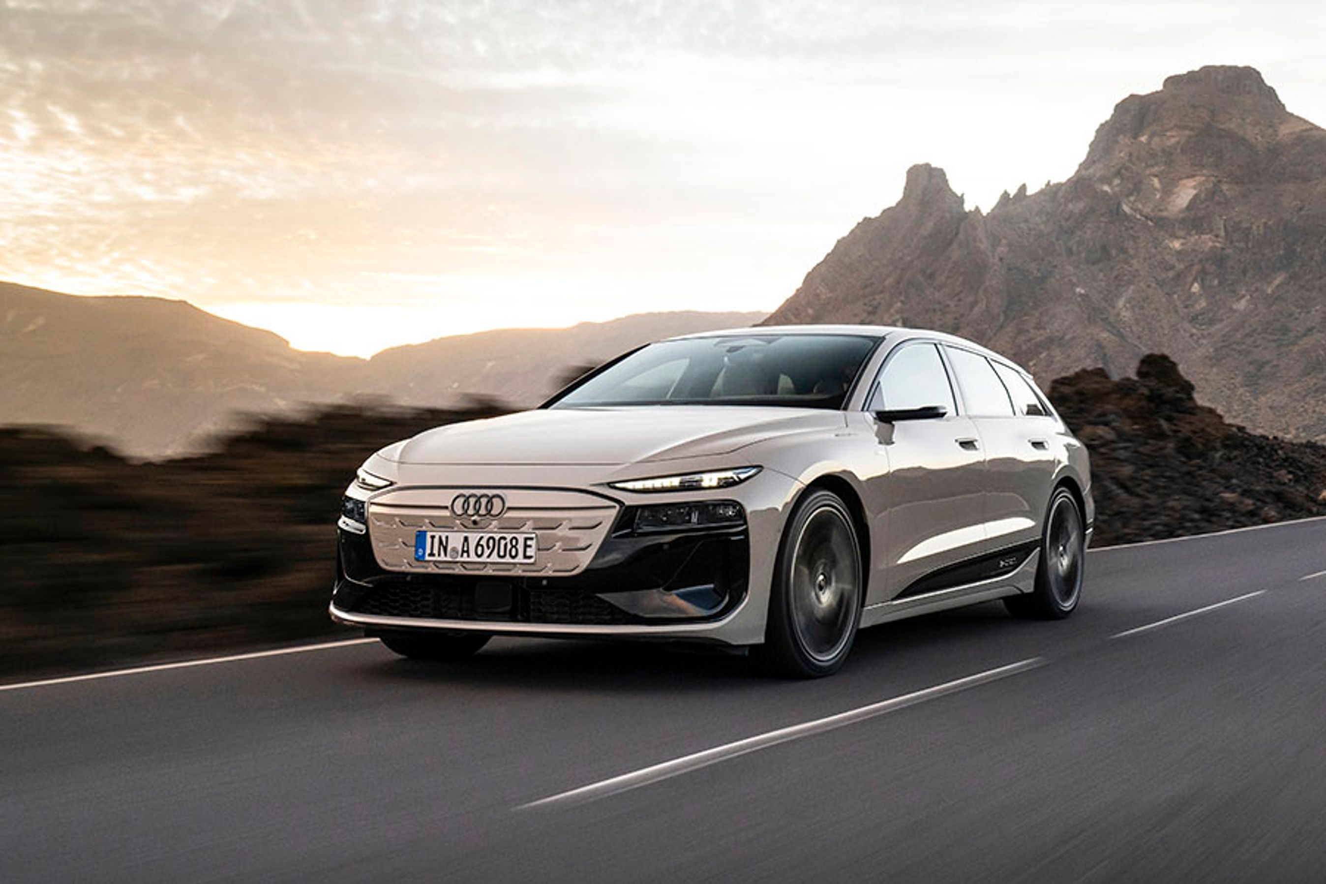 Audi A6 har et yderst vindglat karrosseri og en Cw-værdi på blot 0,21. Fronten er en ny udgave af Audis lukkede elbil-grill, og dørgrebene er integreret i dørsiderne.