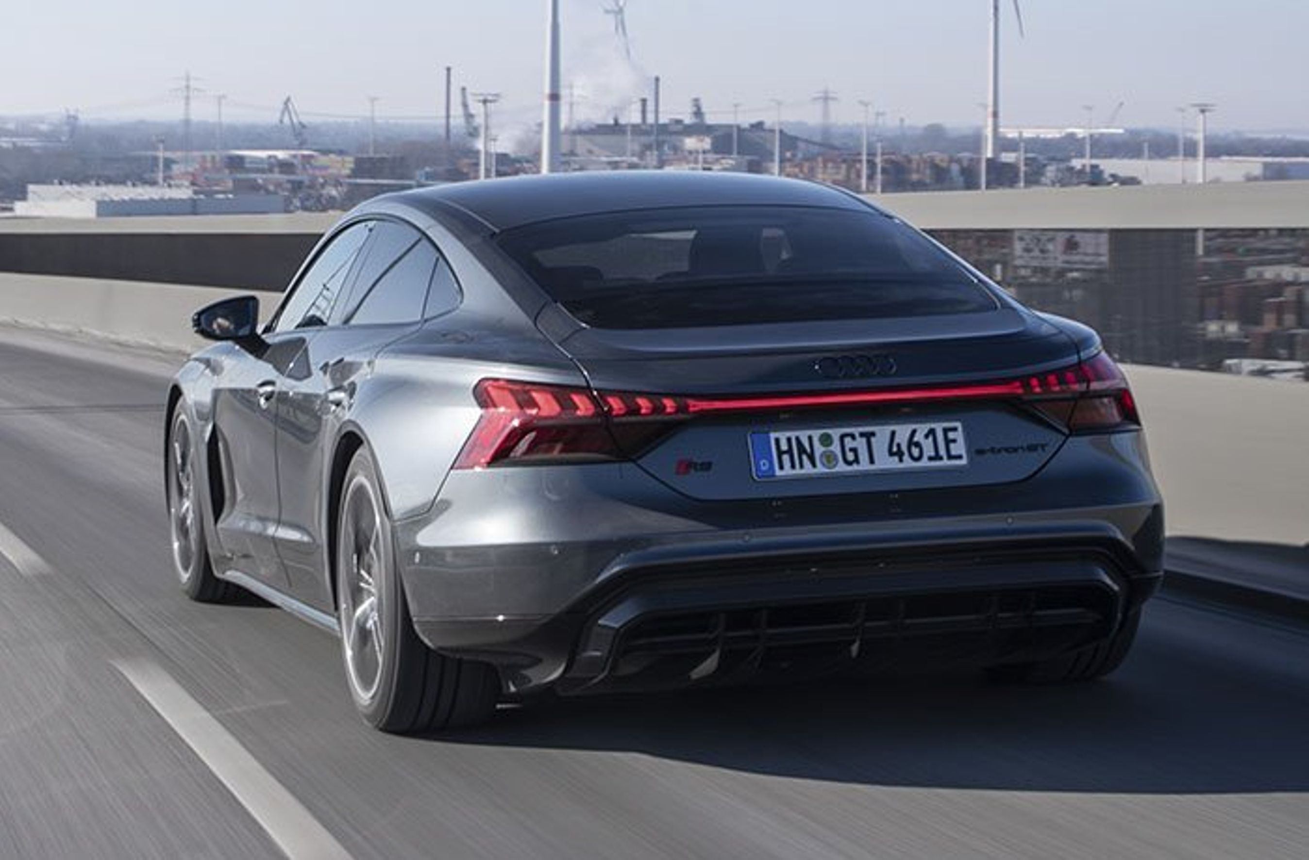 Audi e-tron GT set bagfra