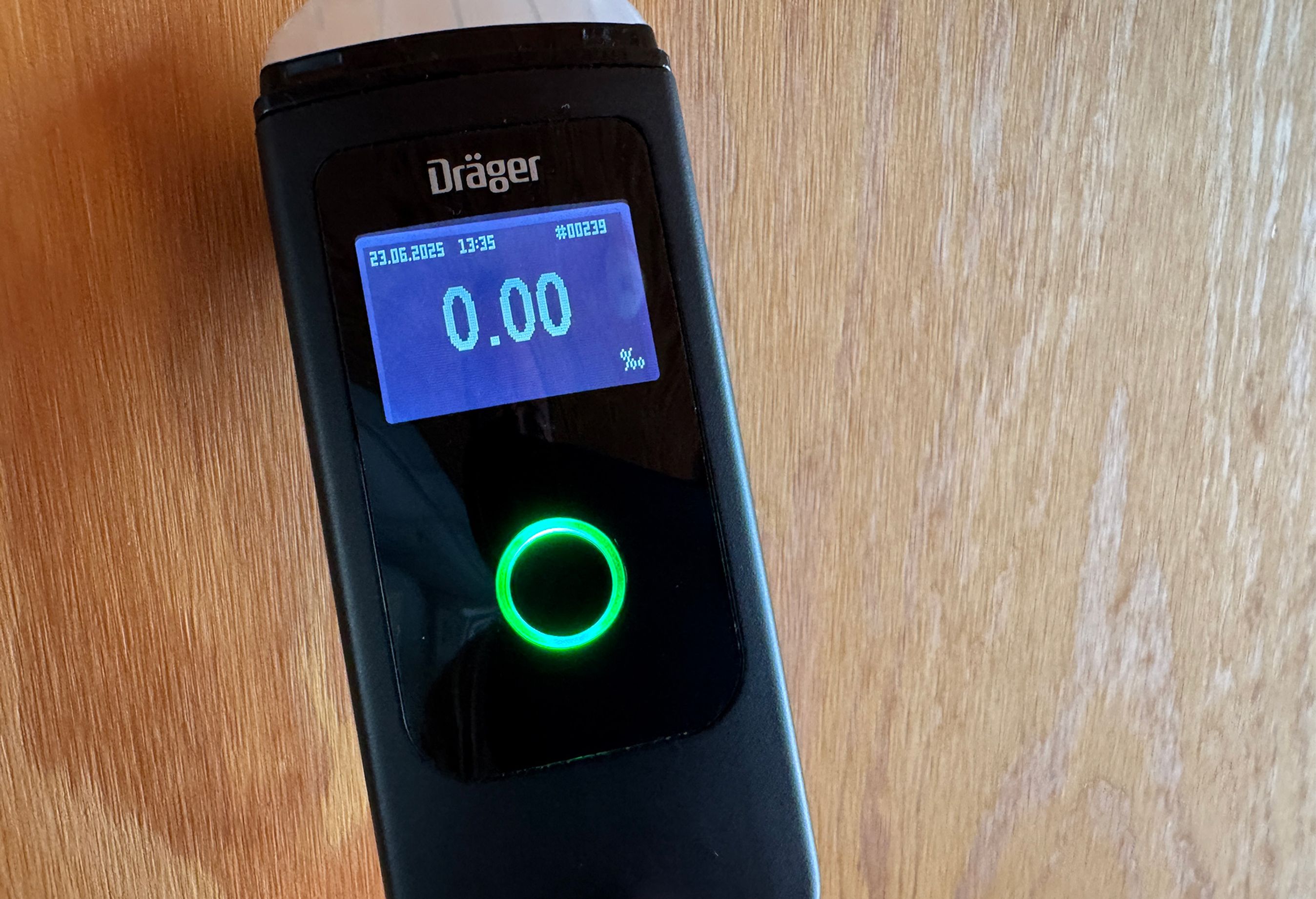 Alkoholmeter der viser 0,00 promille.