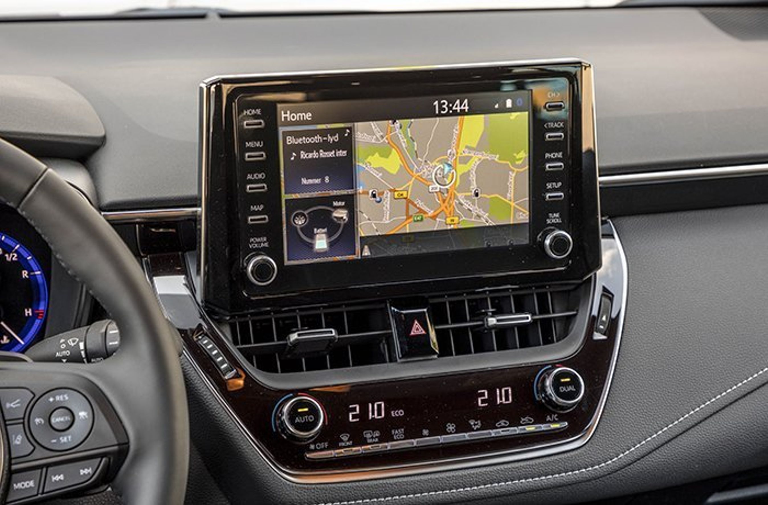 Toyota Corolla Hybrid skærm