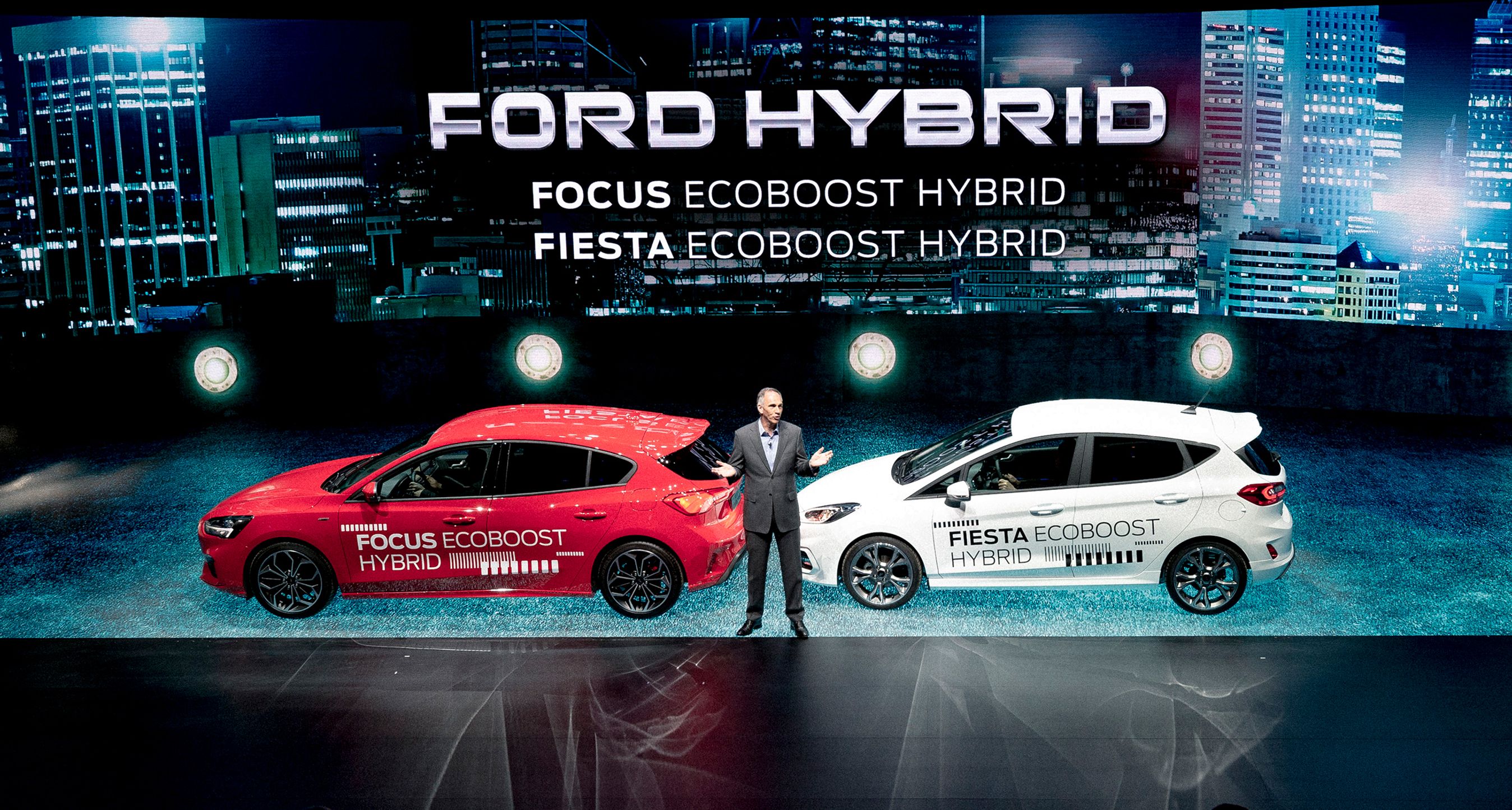 På et stort anlagt show i Amsterdam har Ford løftet sløret for sin satsning på eldrevne biler.