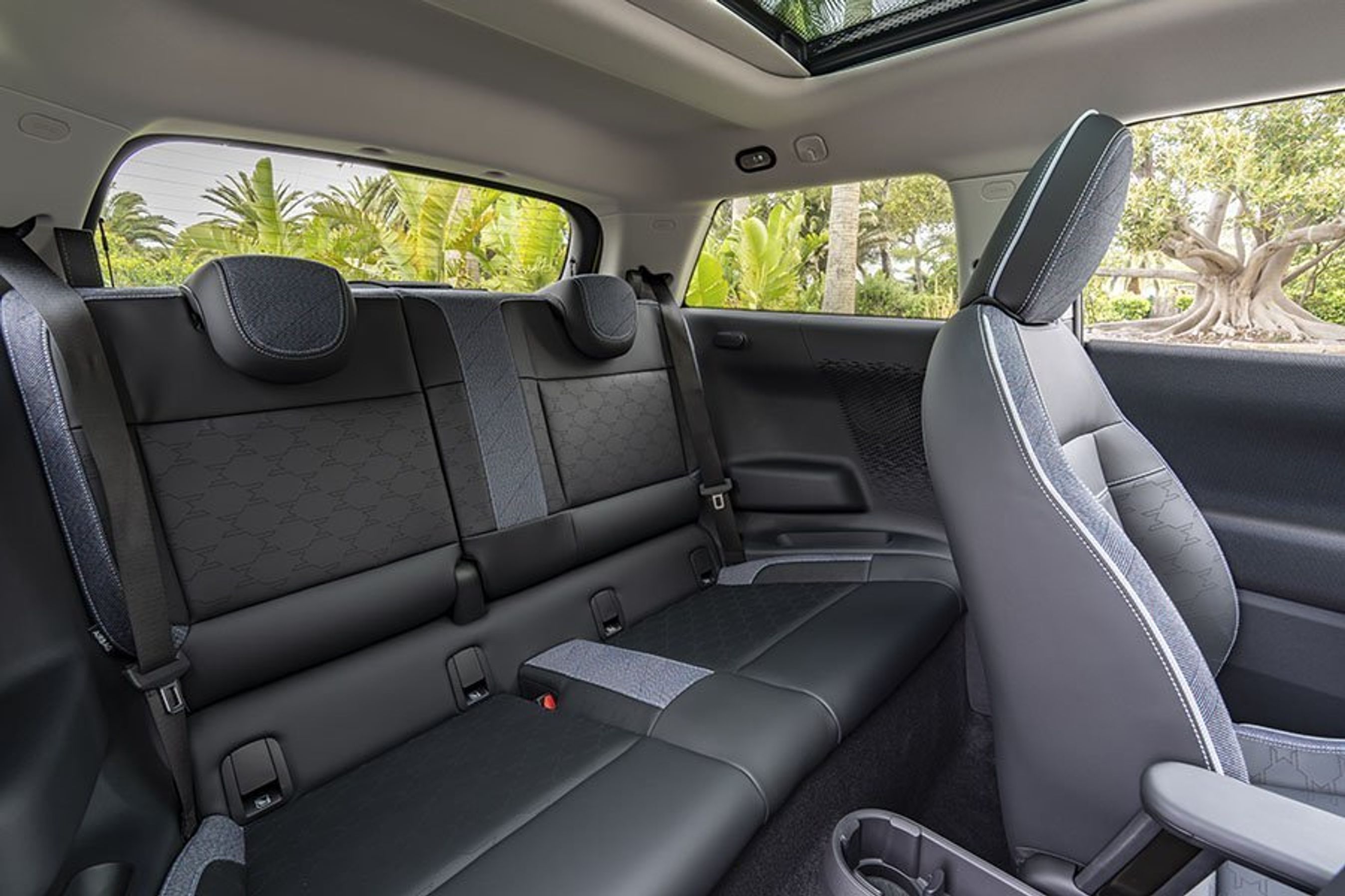 Bagsædet i en Mini Cooper