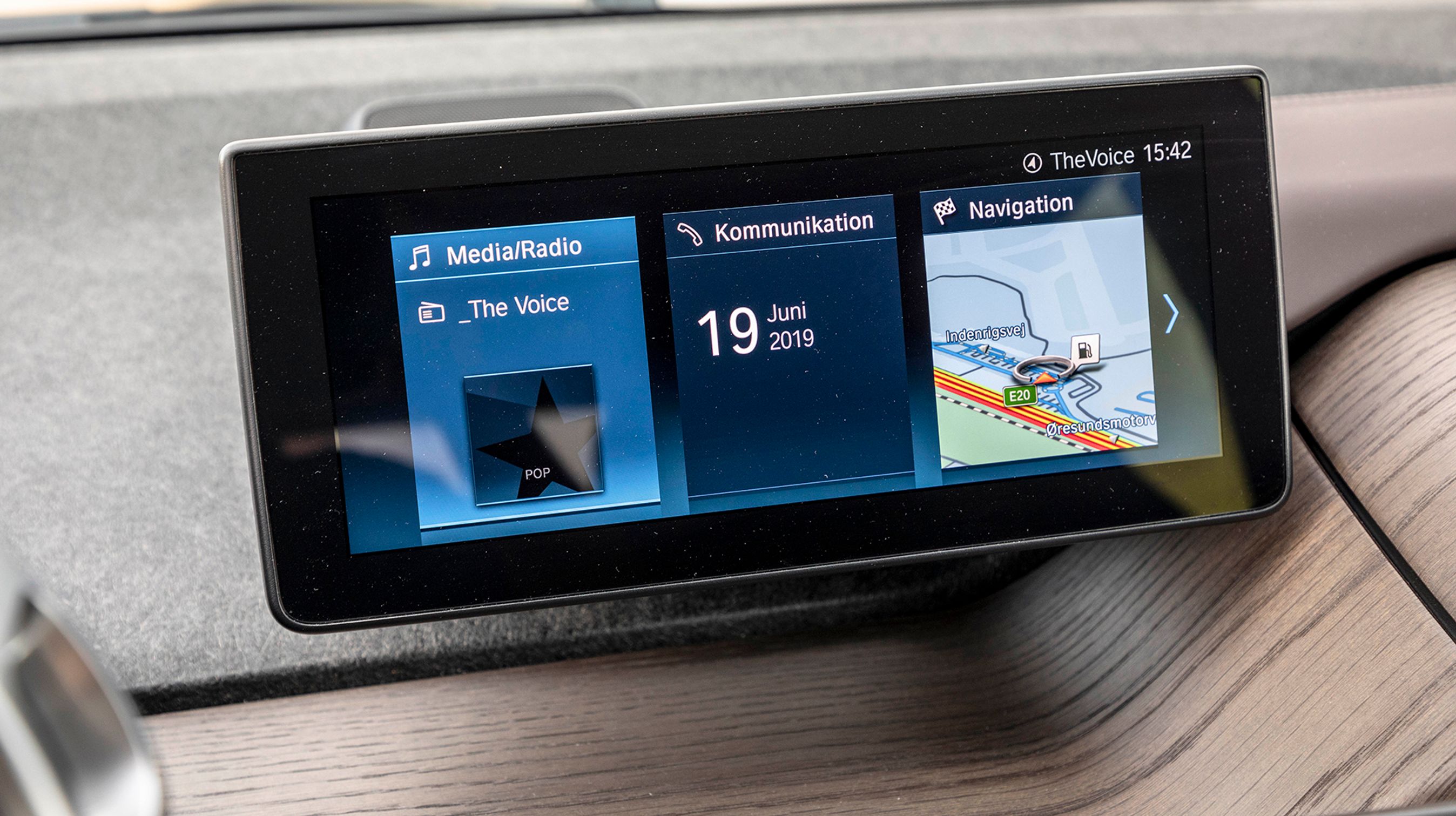 I denne topudgave er den store skærm inkl. navigationsanlæg standard.