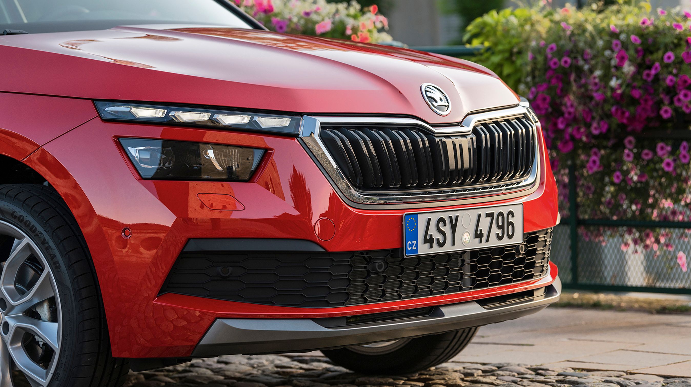 Kamiq har fået Skodas nye frontdesign med en bred køler og det store Skoda-logo ovenfor.