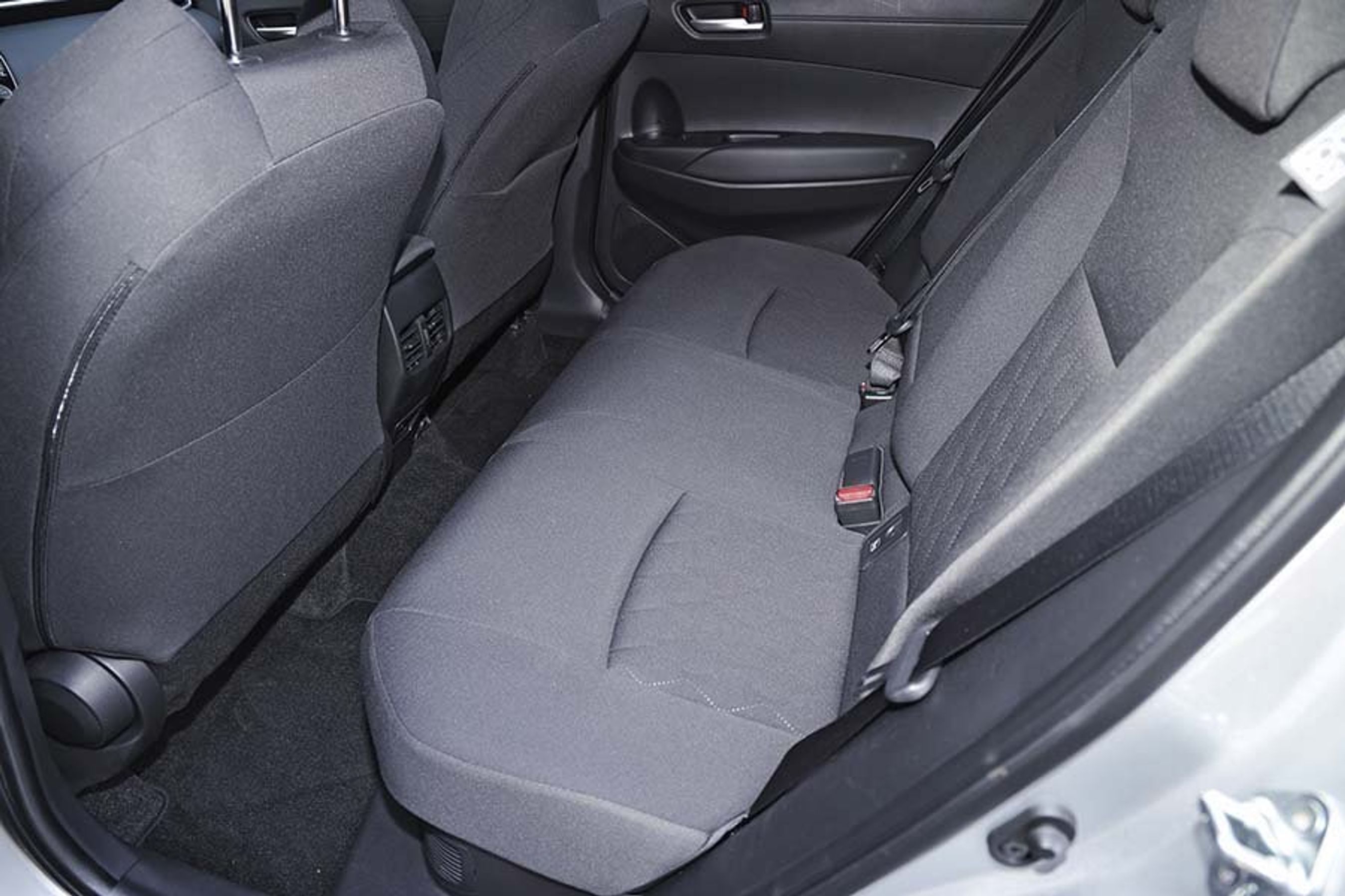Bagsædet i en Toyota Corolla Cross.