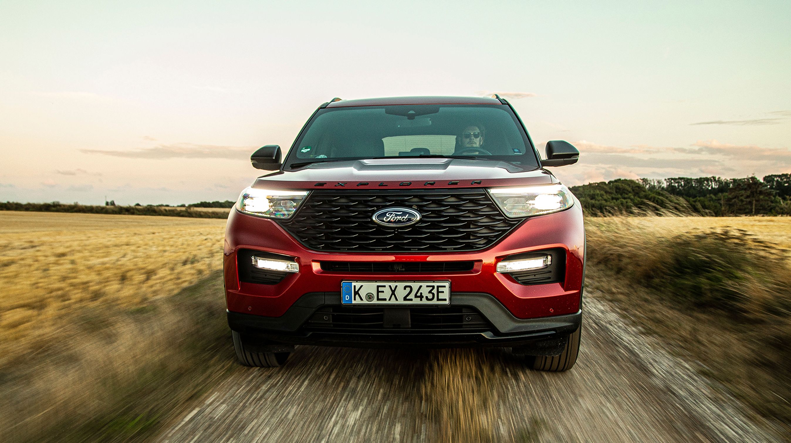 Trods navnet er Explorer mest skabt til kørsel på asfaltveje. Men med firehjulstrækket er det muligt at forlade den slagne rute for en kort bemærkning.