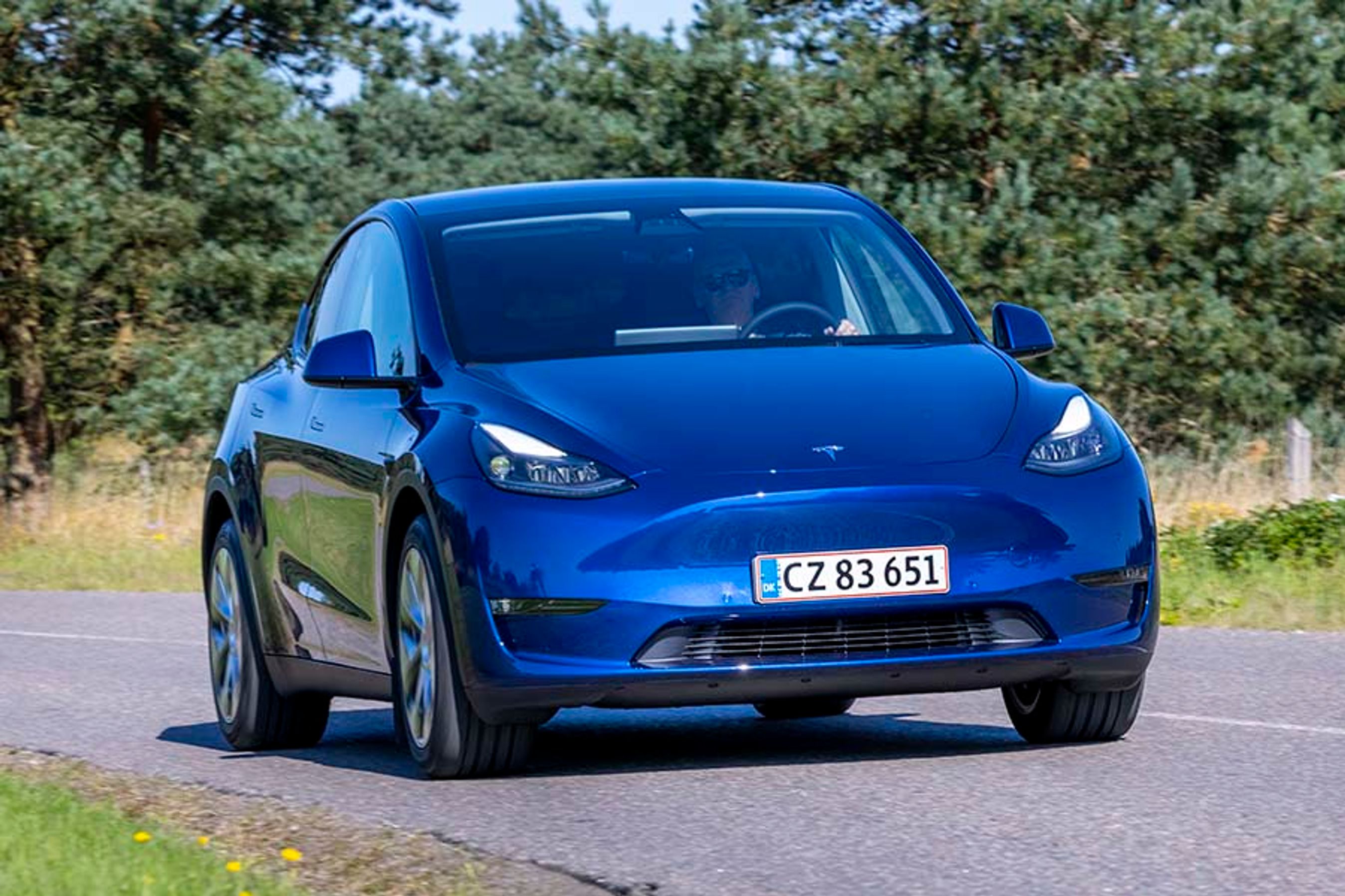 Tesla Model Y er endelig kommet til Danmark. Endnu fås den kun i en enkelt version til en halv million kroner.