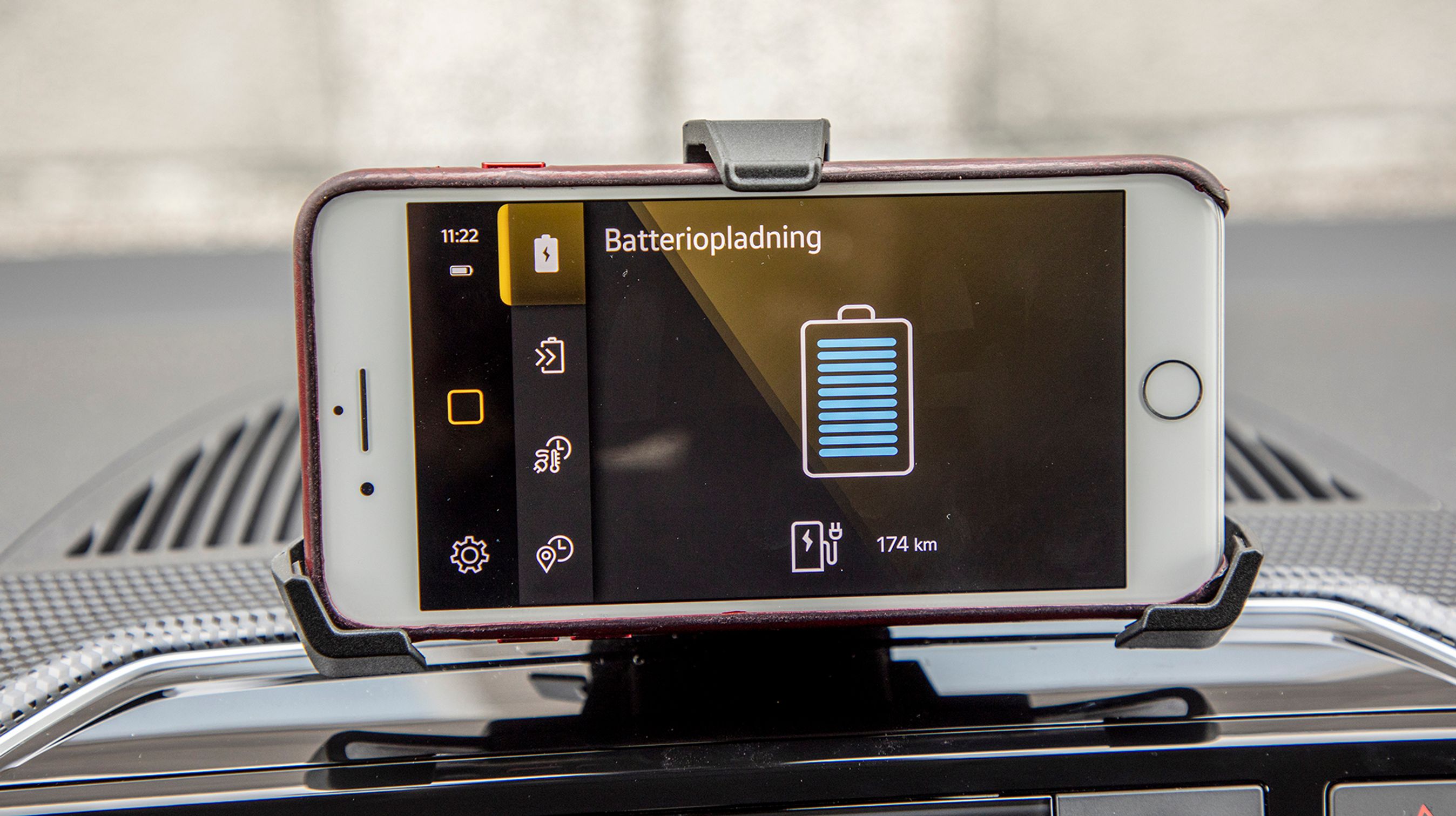 Man kan tidsstyre opladningen af bilen, så man f.eks. kan sætte den til at lade på et tidspunkt, hvor strømmen er billig, hvis man har et sådant abonnement.