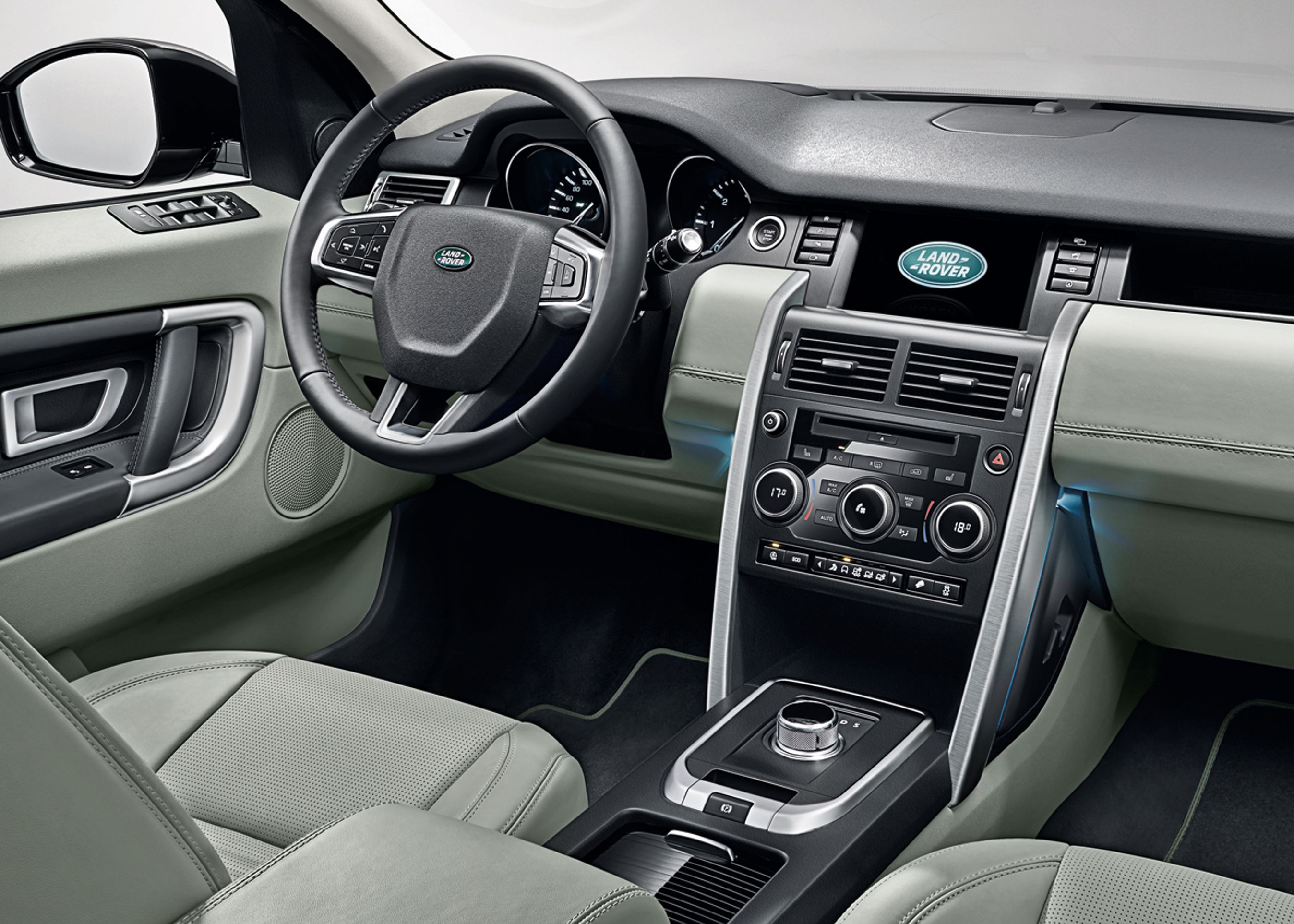 Kabinen ser ud til at være i en helt anden liga end i Freelander. Desuden tilbydes nu avanceret sikkerheds- og komfortudstyr samt infotainment..