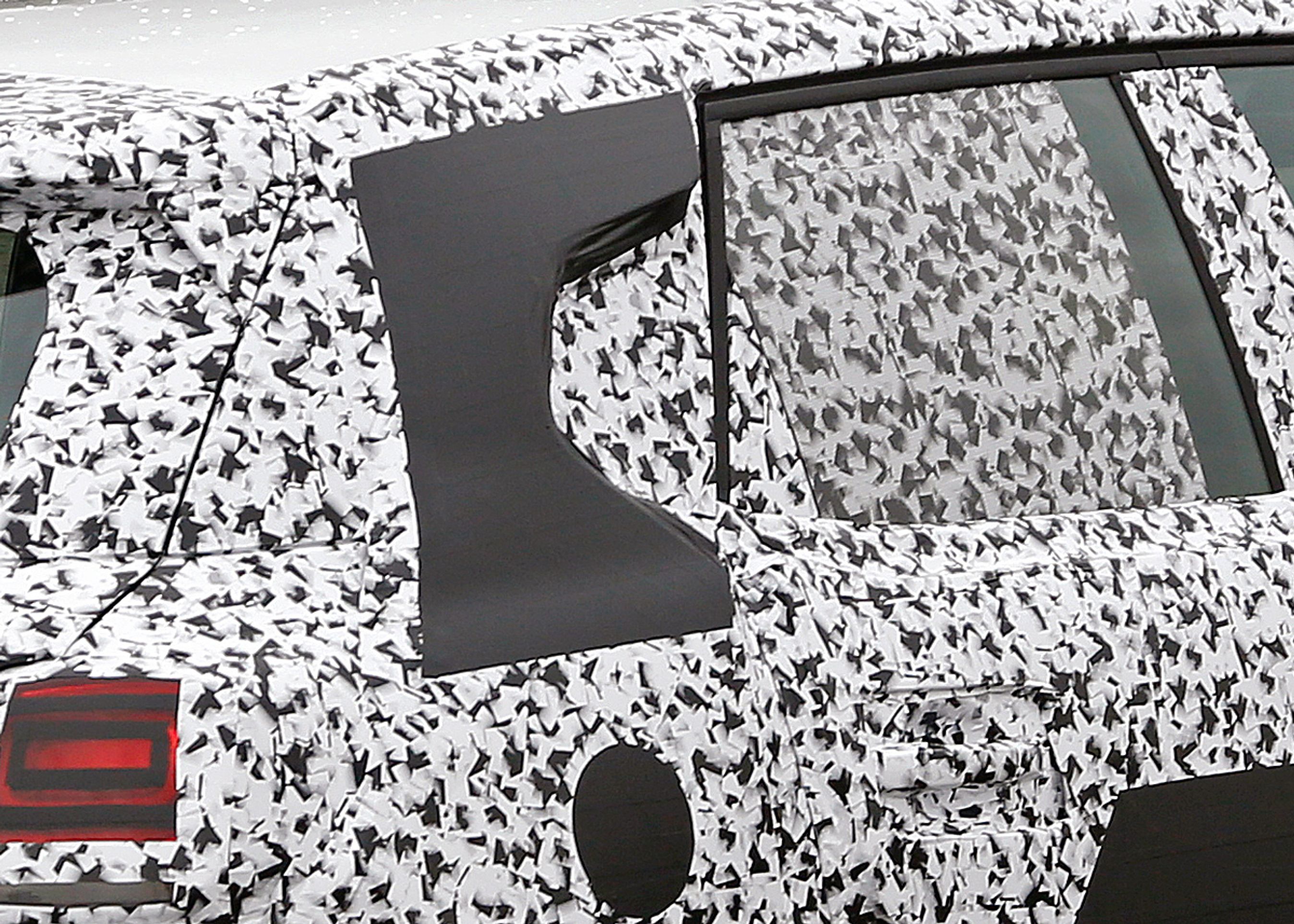 Bare vent og se den færdige bil. Området her vil fremstå som en del af karrosseriets plader, men indefra kan man se ud.