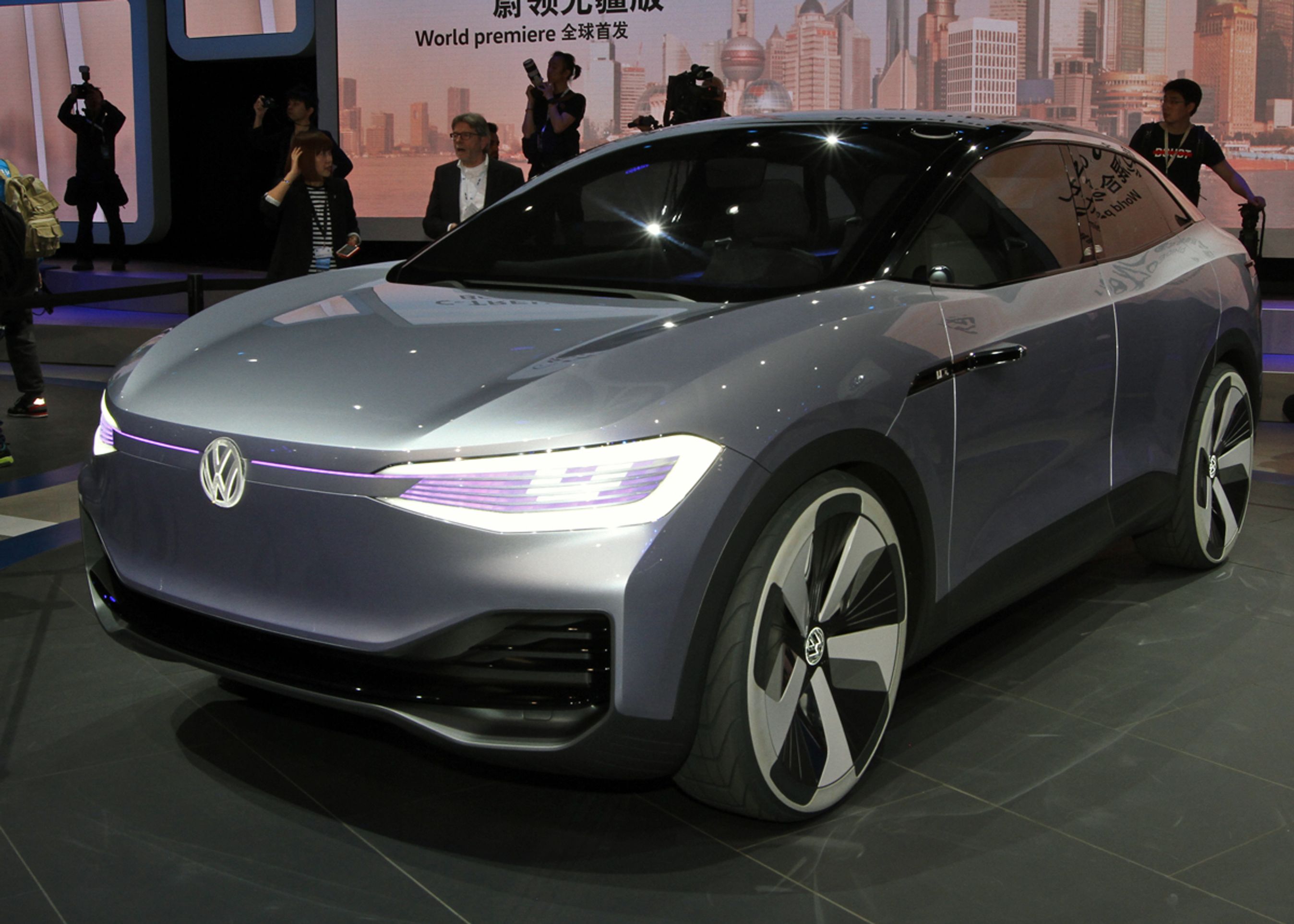 I.D. Crozz har som de øvrige I.D-modeller et markant visuelt kendetegn i form af c-formede LED-kørelys adaptive LED-forlygter. Fotos: Torben Arent