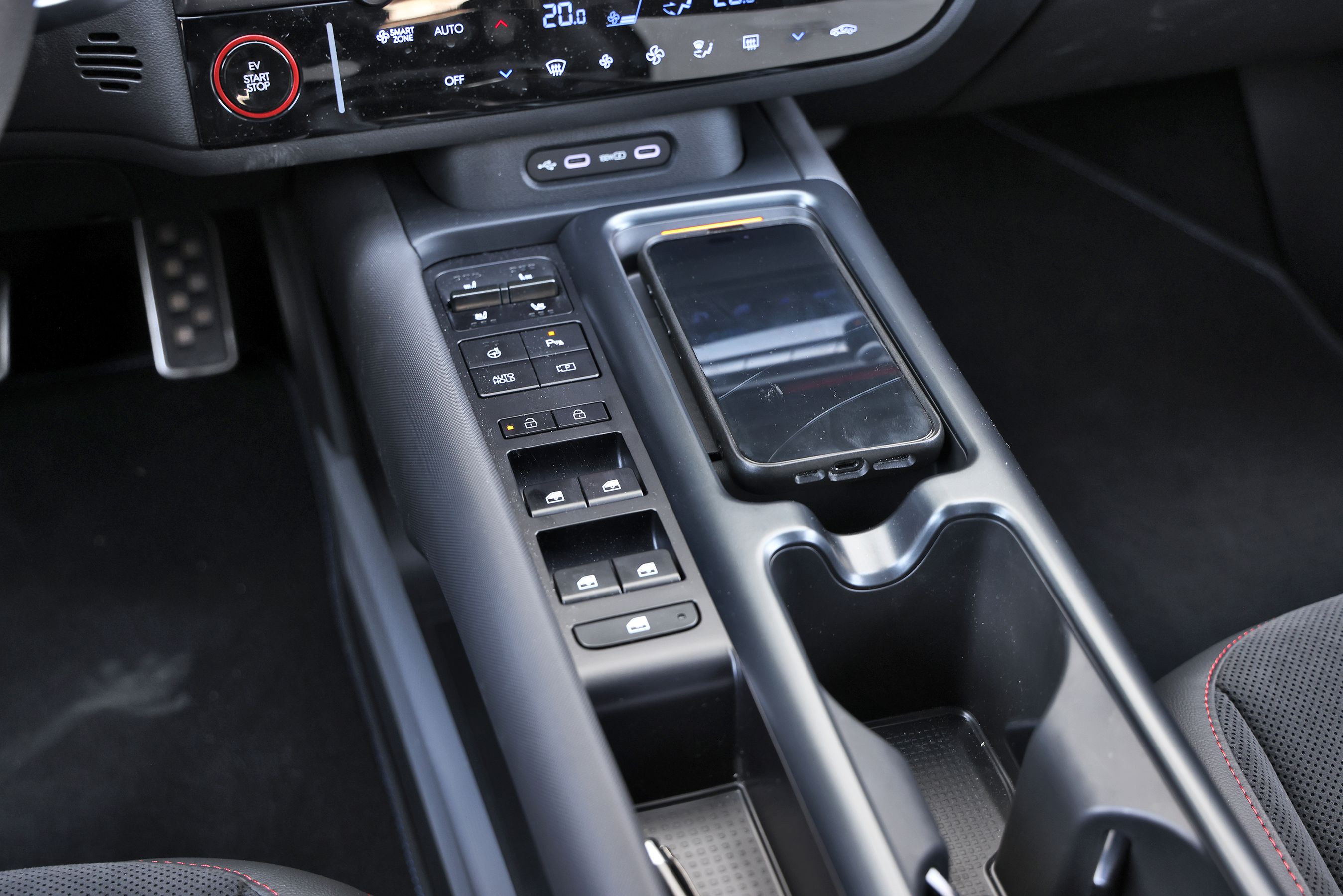 Midterkonsol i en Hyundai Ioniq 6