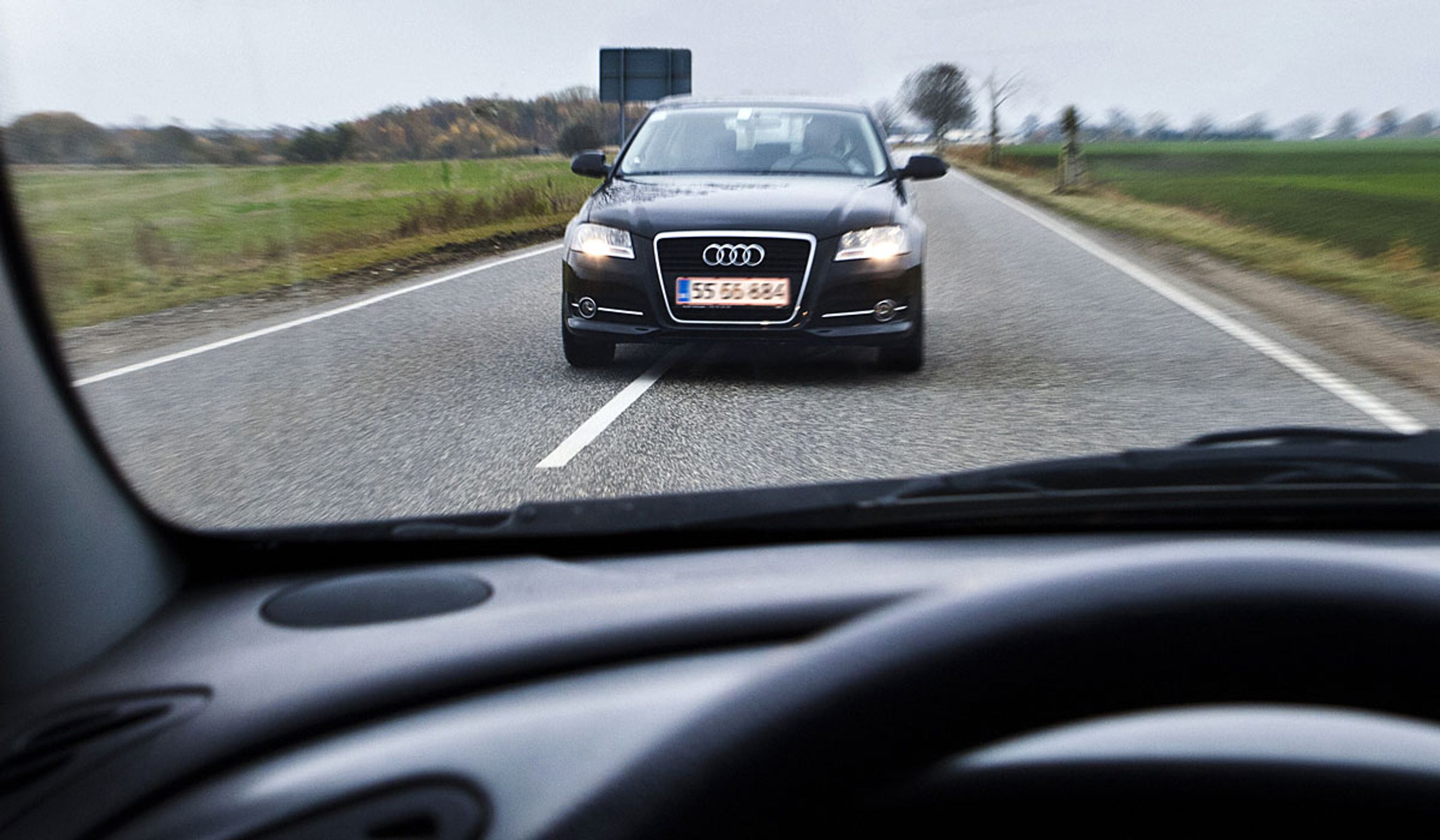 Mange ulykker på landeveje er frontalkollissioner.