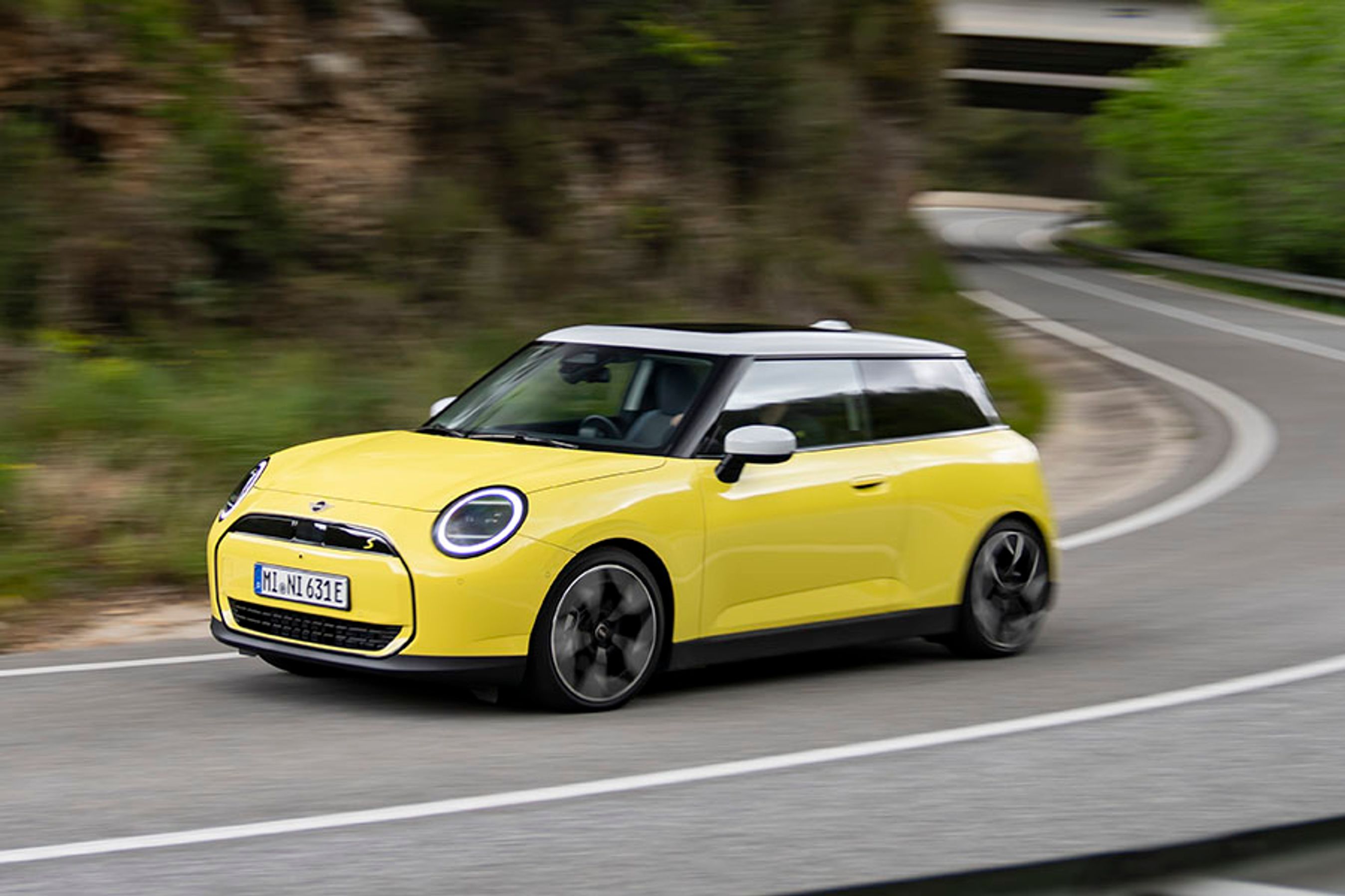 Cooper er en absolut køreglad bil, men ikke alle vil sætte pris på den hårde affjedring.