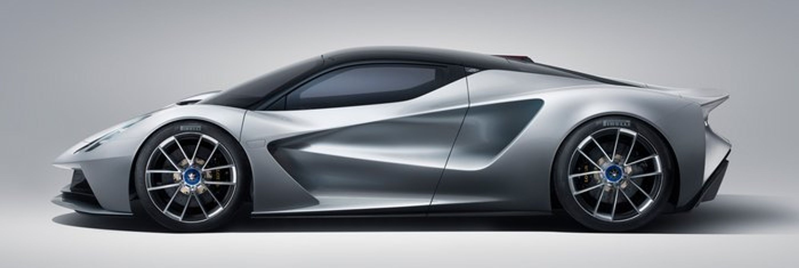 Fire elmotorer med tilsammen 2.000 hk er der i den 1.680 kg tunge bil.