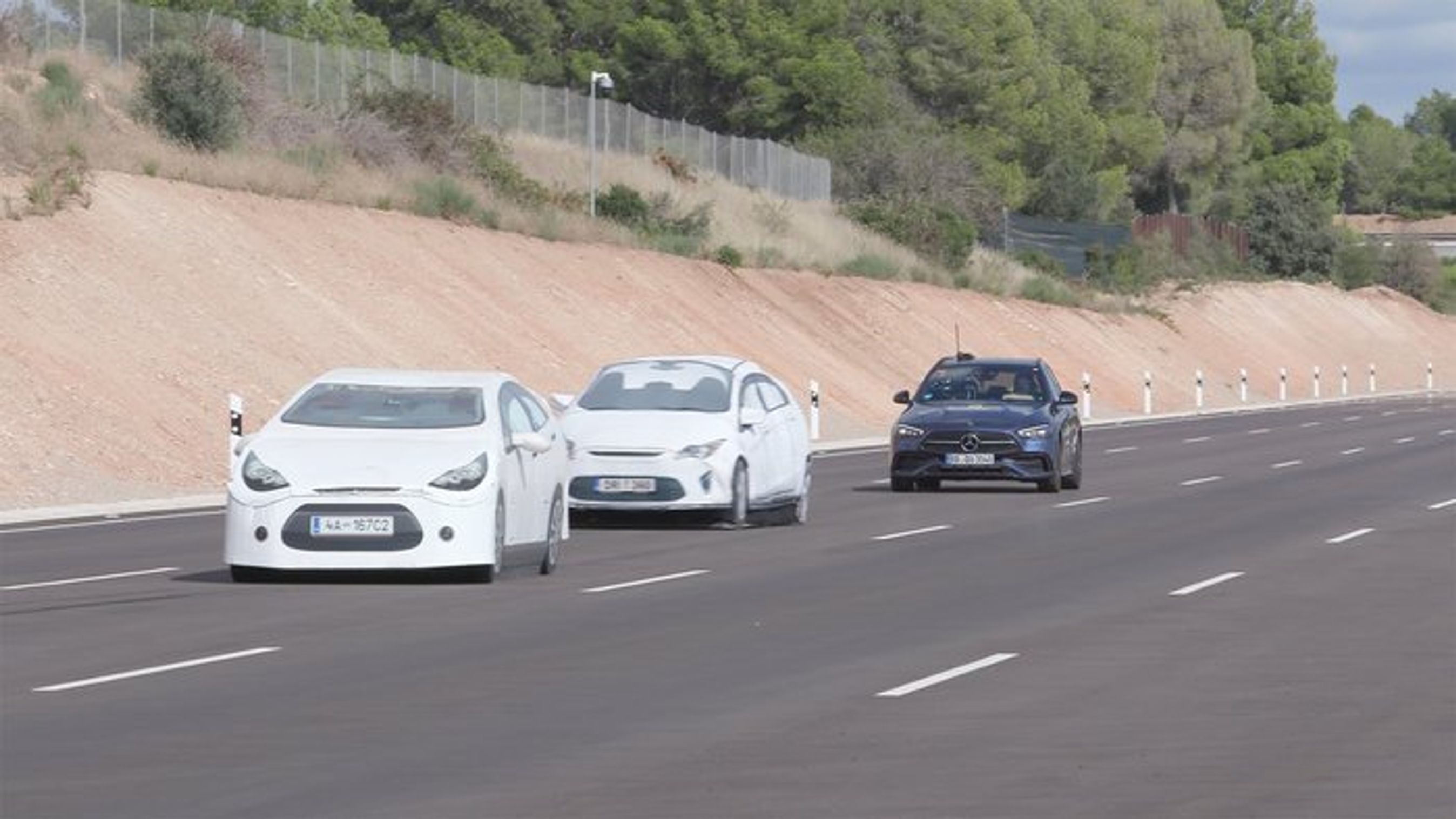 Mercedes-Benz på testbane med testbiler