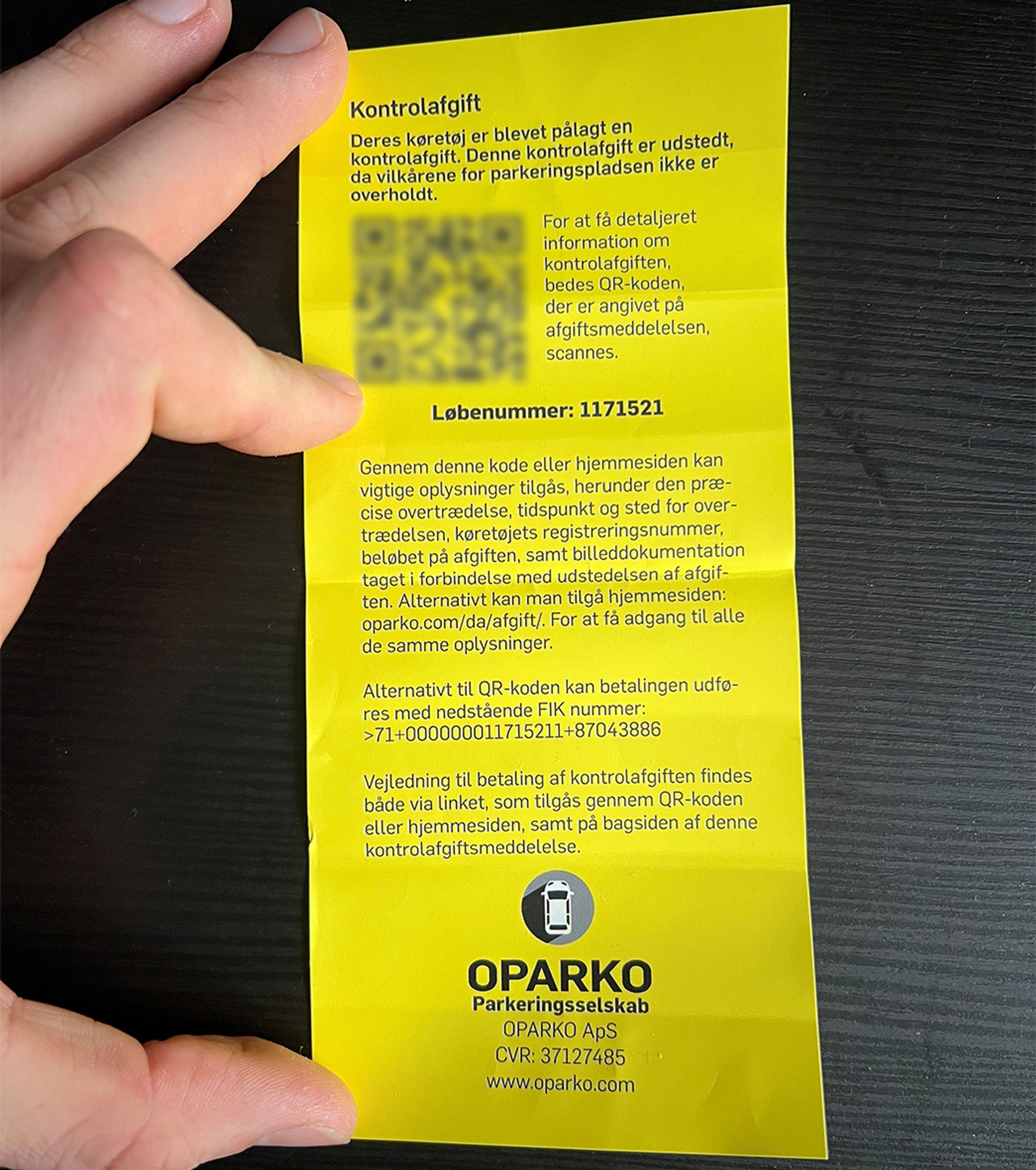 Gul p-afgift med QR-kode