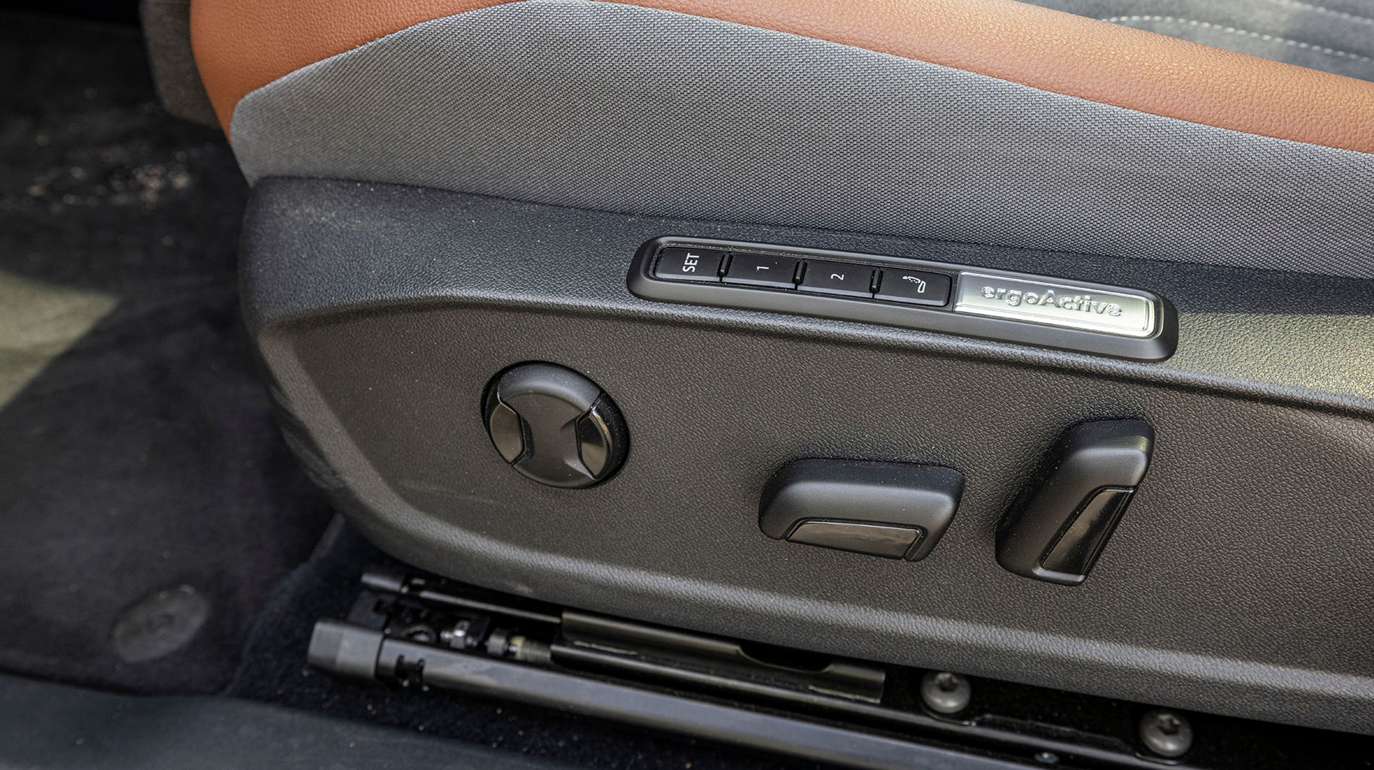 Som ekstraudstyr kan man købe en pakke med eljusterbare sæder og indbygget massage.