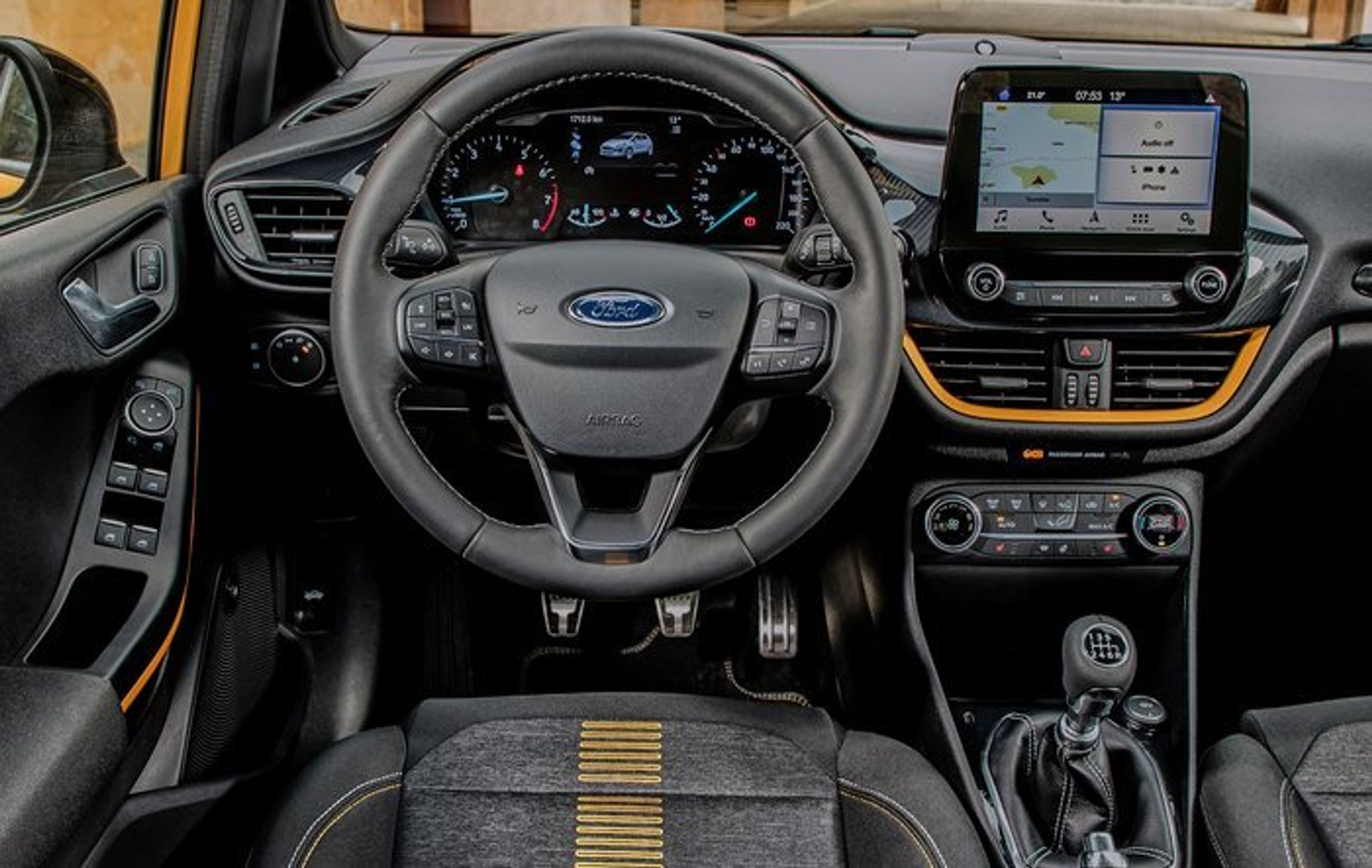 Den farverige kabine i Fiesta Active.