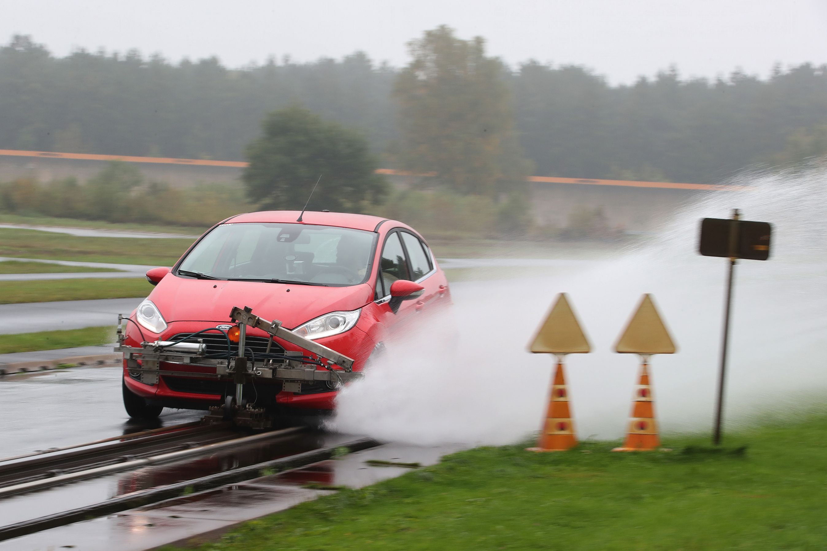 Vi har testet 30 nye sommerdæk for at finde frem til de bedste til dig og din bil.
