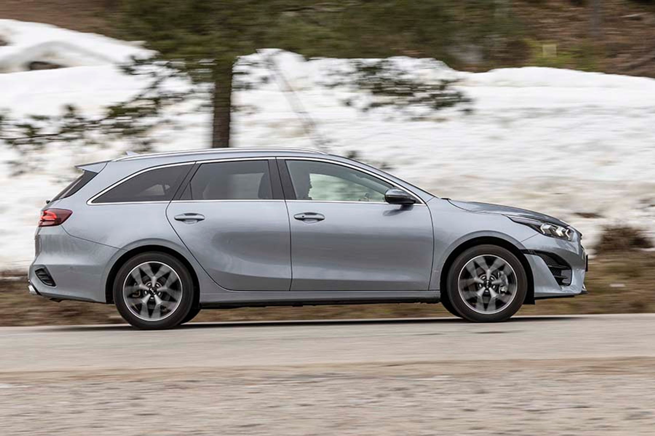 Kia Ceed SW er en vellykket stationcar med udmærket plads i bagagerummet, mens bagsædepladsen kan være en udfordring for familier med store teenagere.