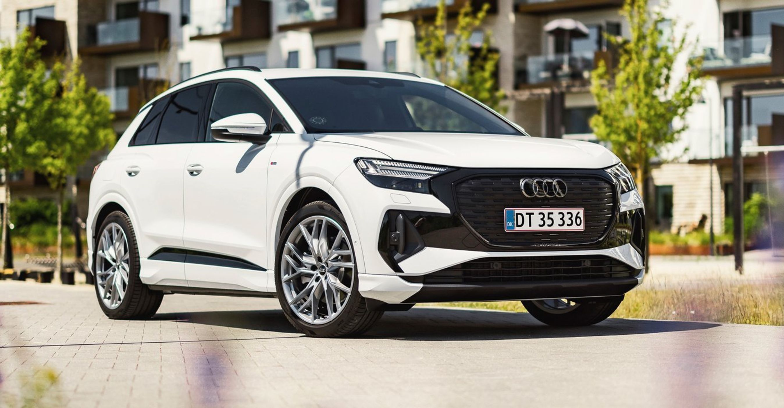 Audi Q4 i hvid forfra.