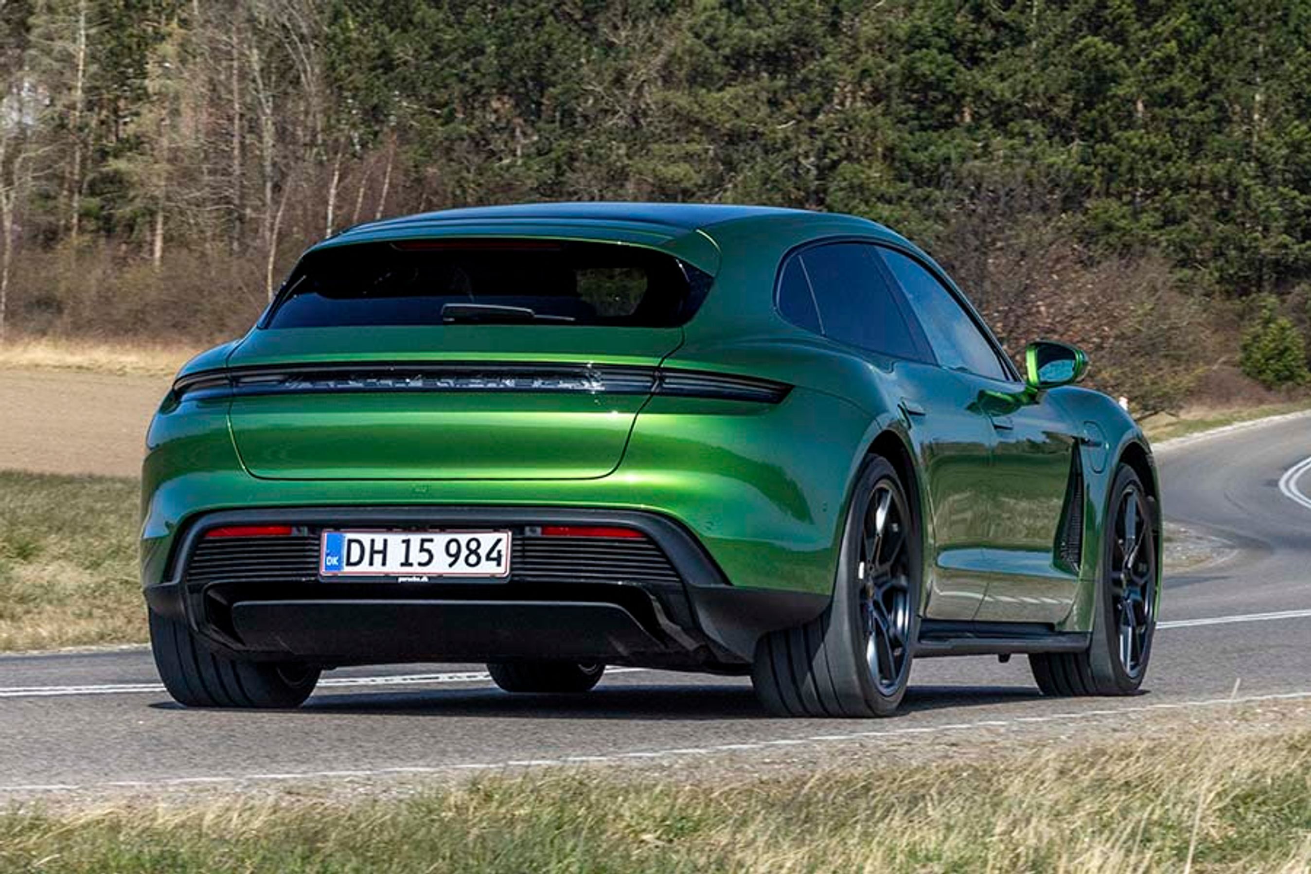 Porsche Taycan set bagfra