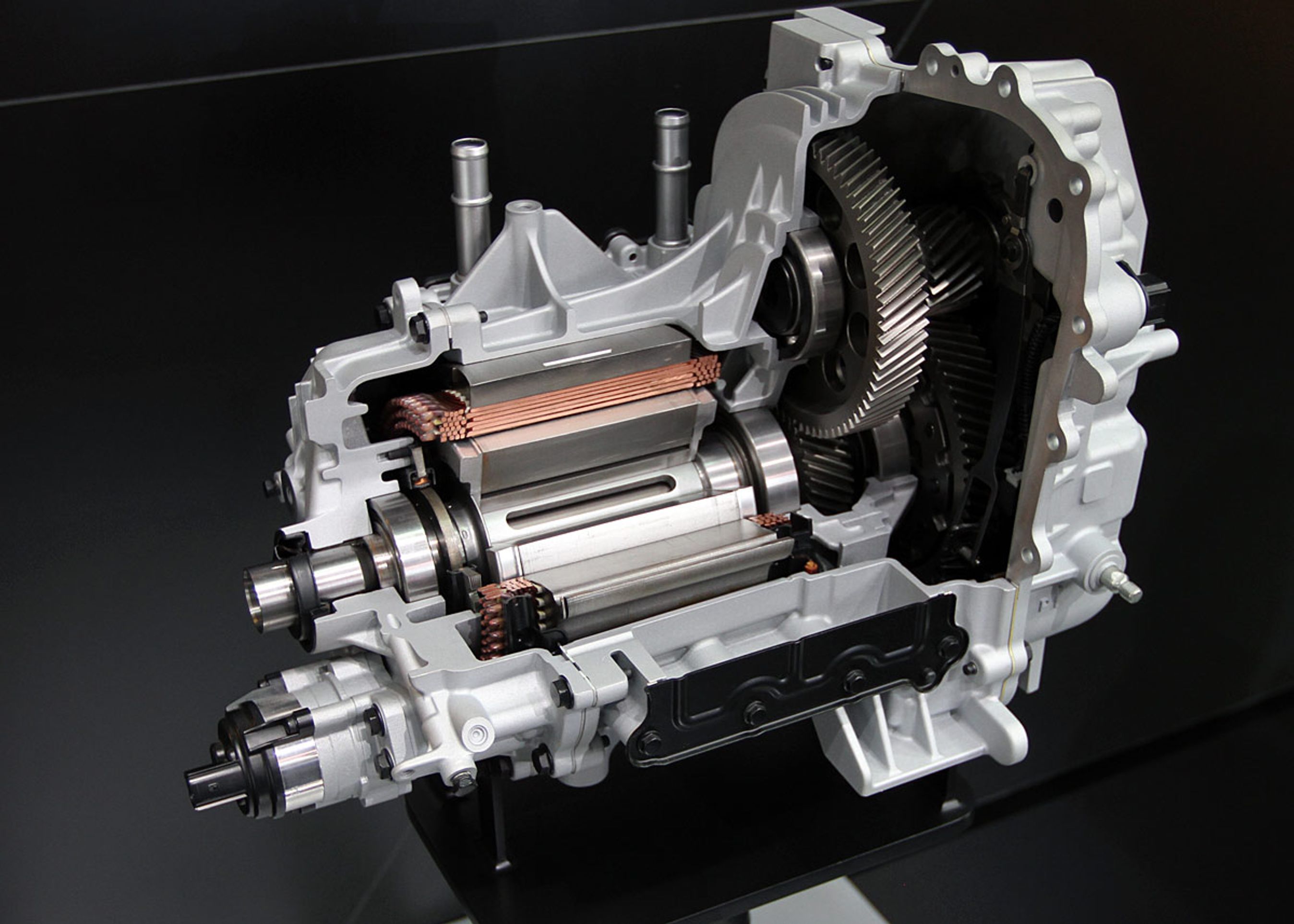 Elmotoren, der kommer fra den sydkoreanske gigant LG, er på omregnet 204 hk.