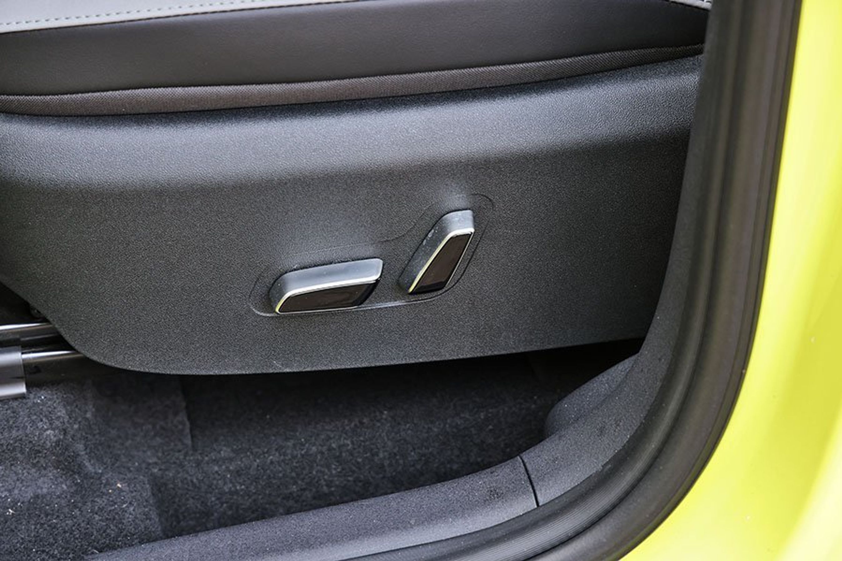 Knapper til indstilling af elsæder i BYD Dolphin Surf