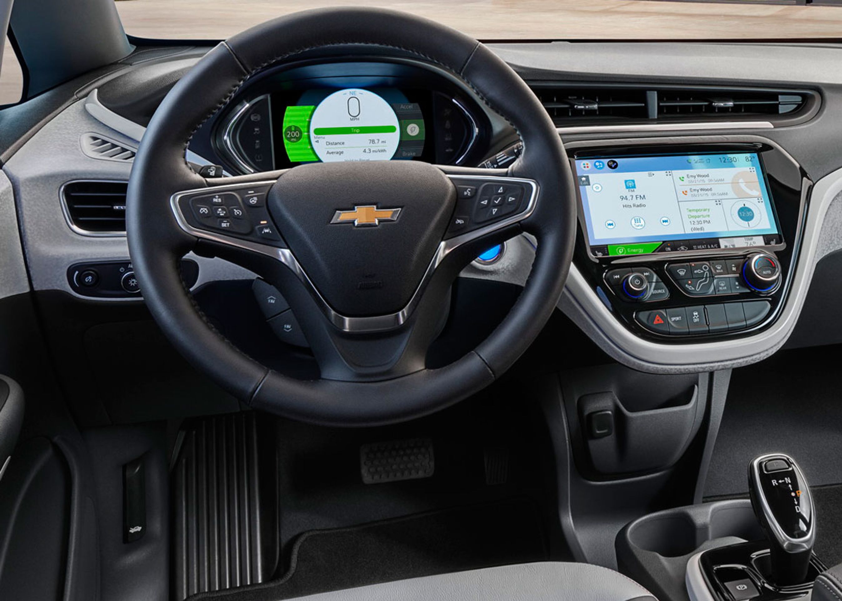 Bolt har en 10,2 tommer skærm i midten.