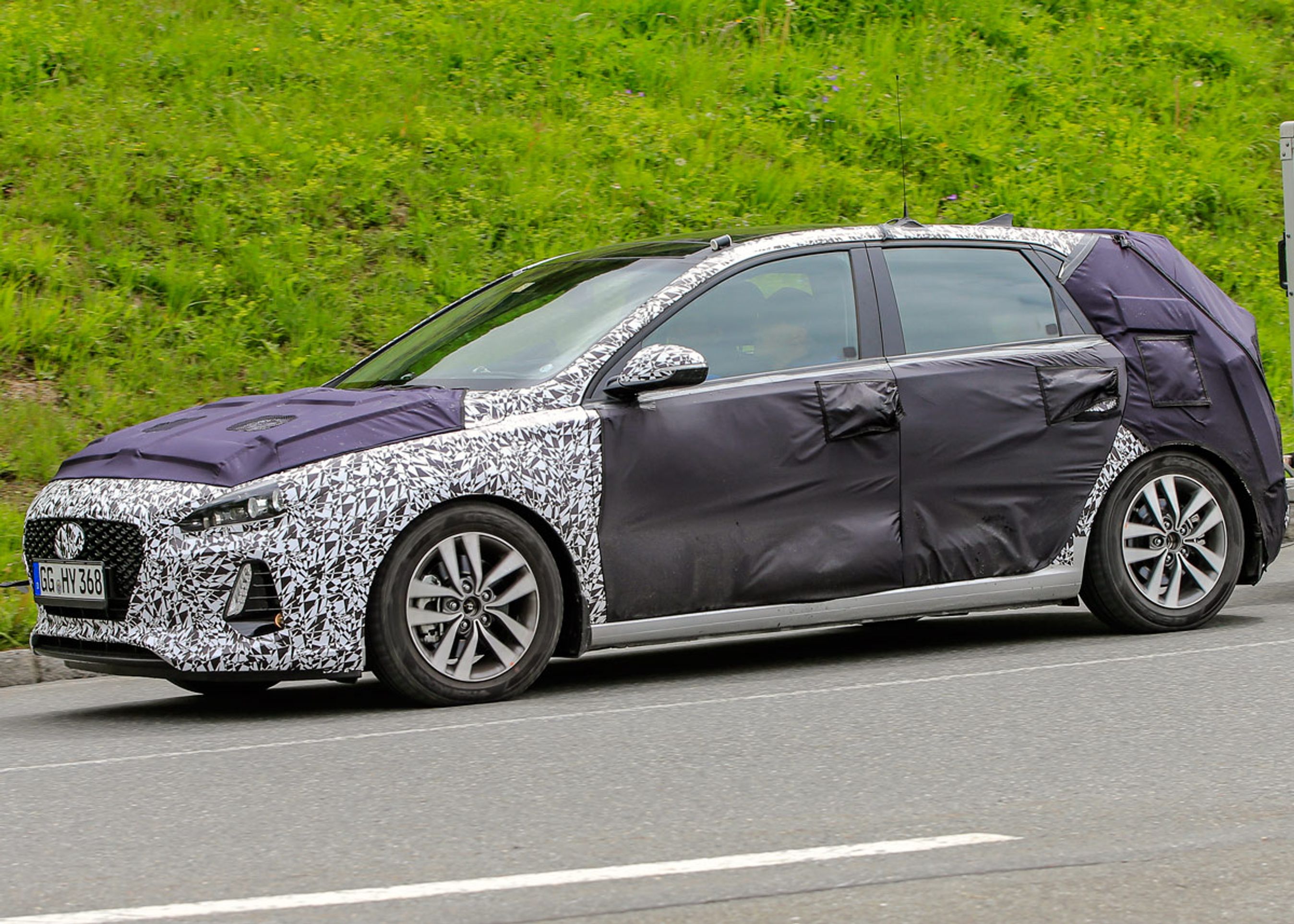 Indtil videre er kun i30 hatchback spottet, men en stationcar kommer givetvis senere. Fotos: Lehmann