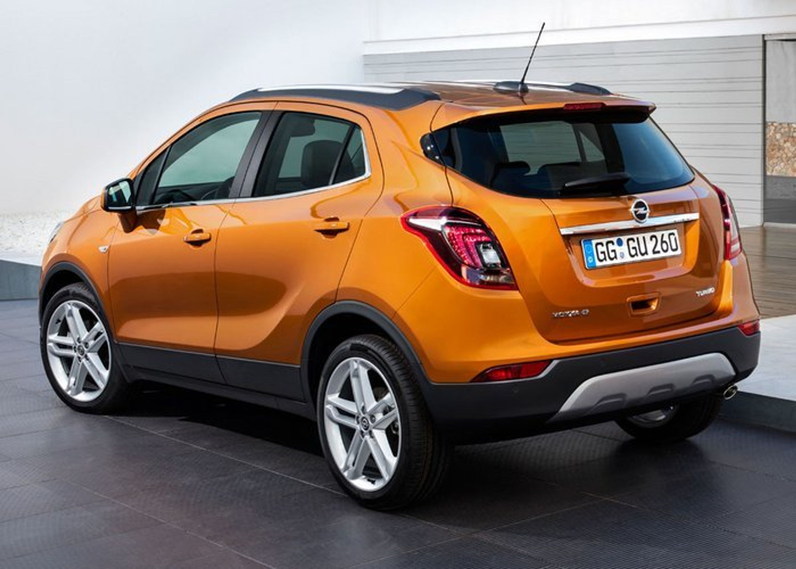 Mokka har stadig et mere rustiks SUV-look end de fleste andre i klassen. Og firehjulstræk er rent faktisk en mulighed. Fotos: Opel