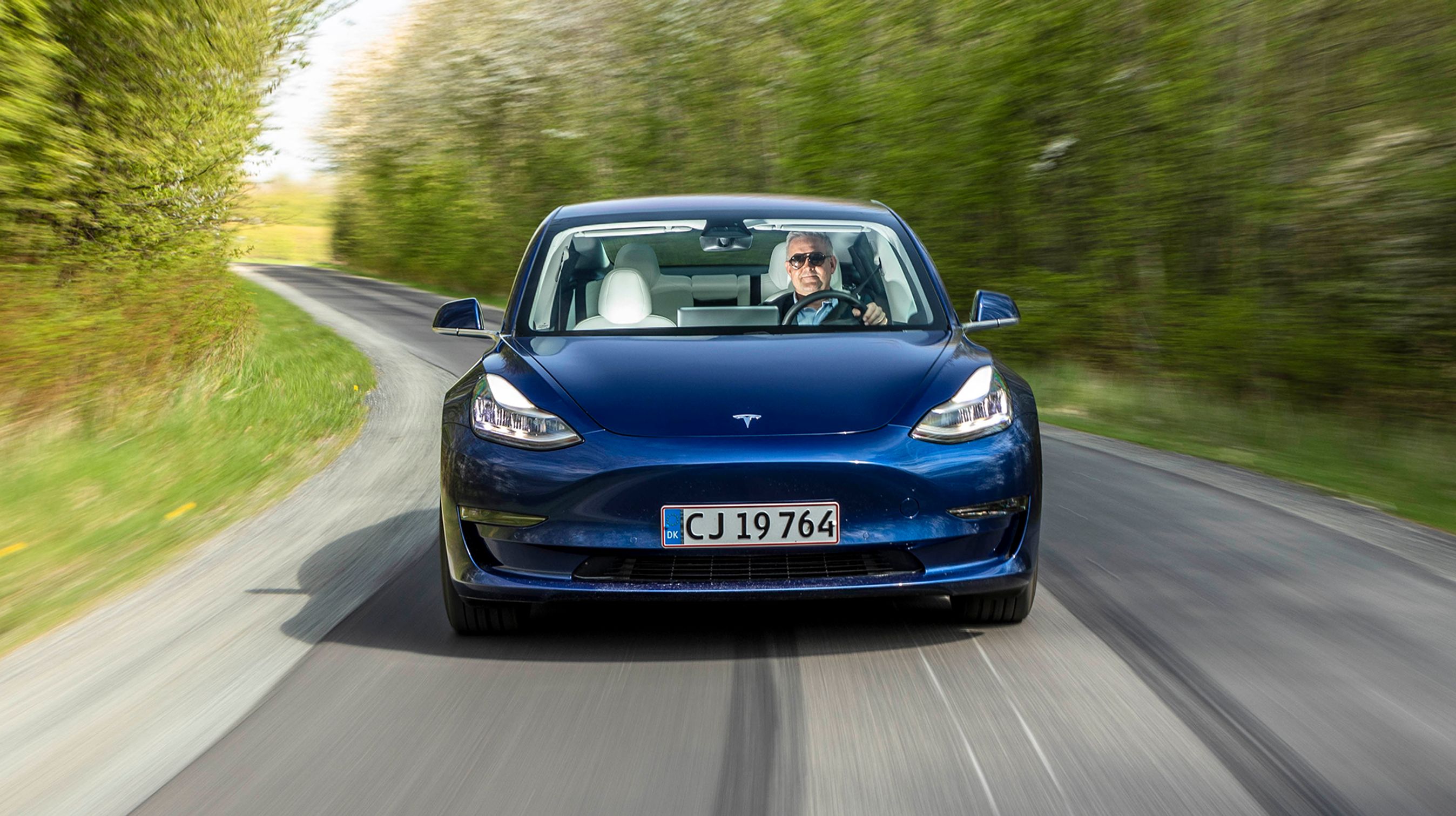 Tesla Model 3 set forfra