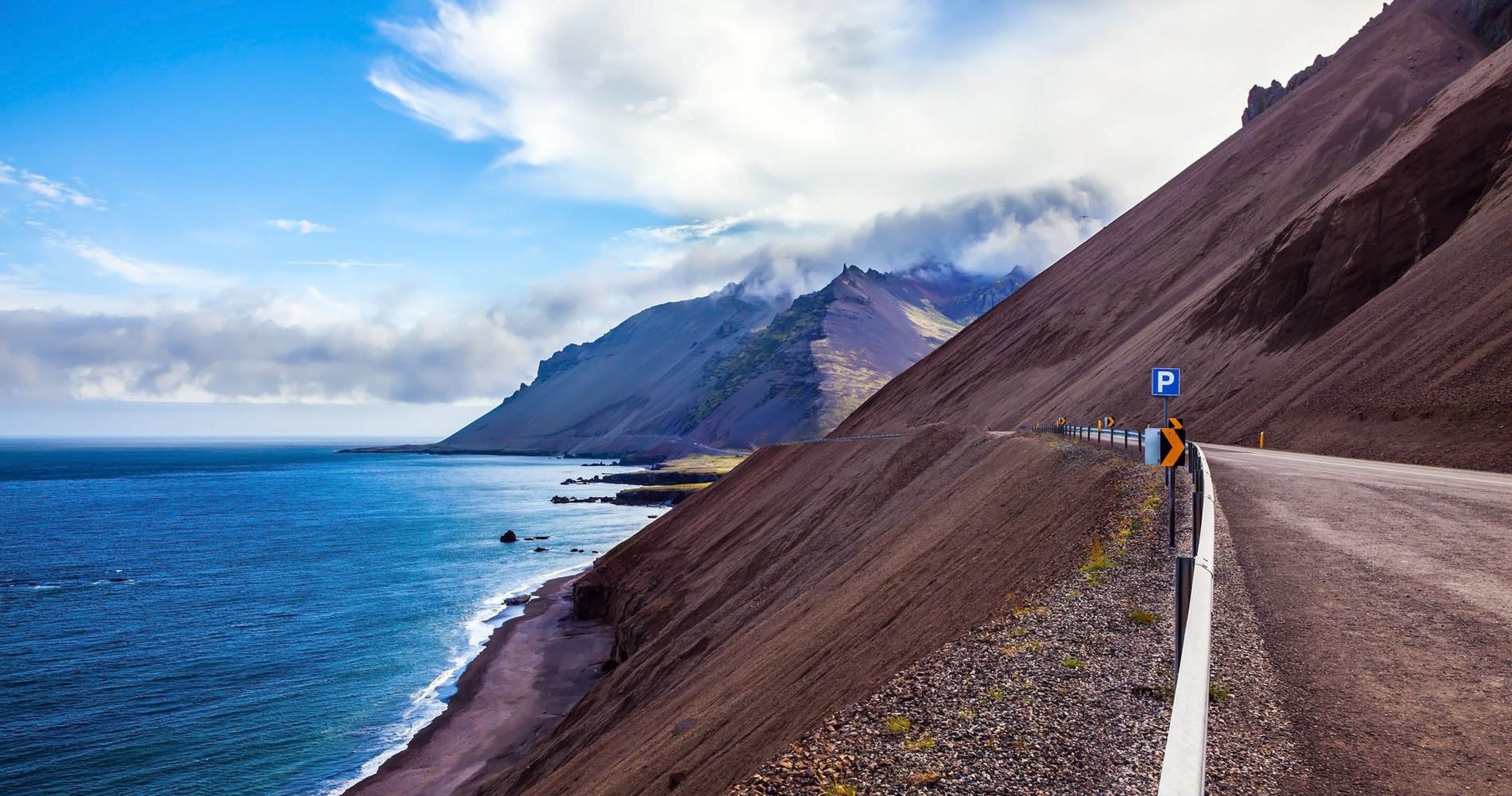 Vej og landskab i Island.