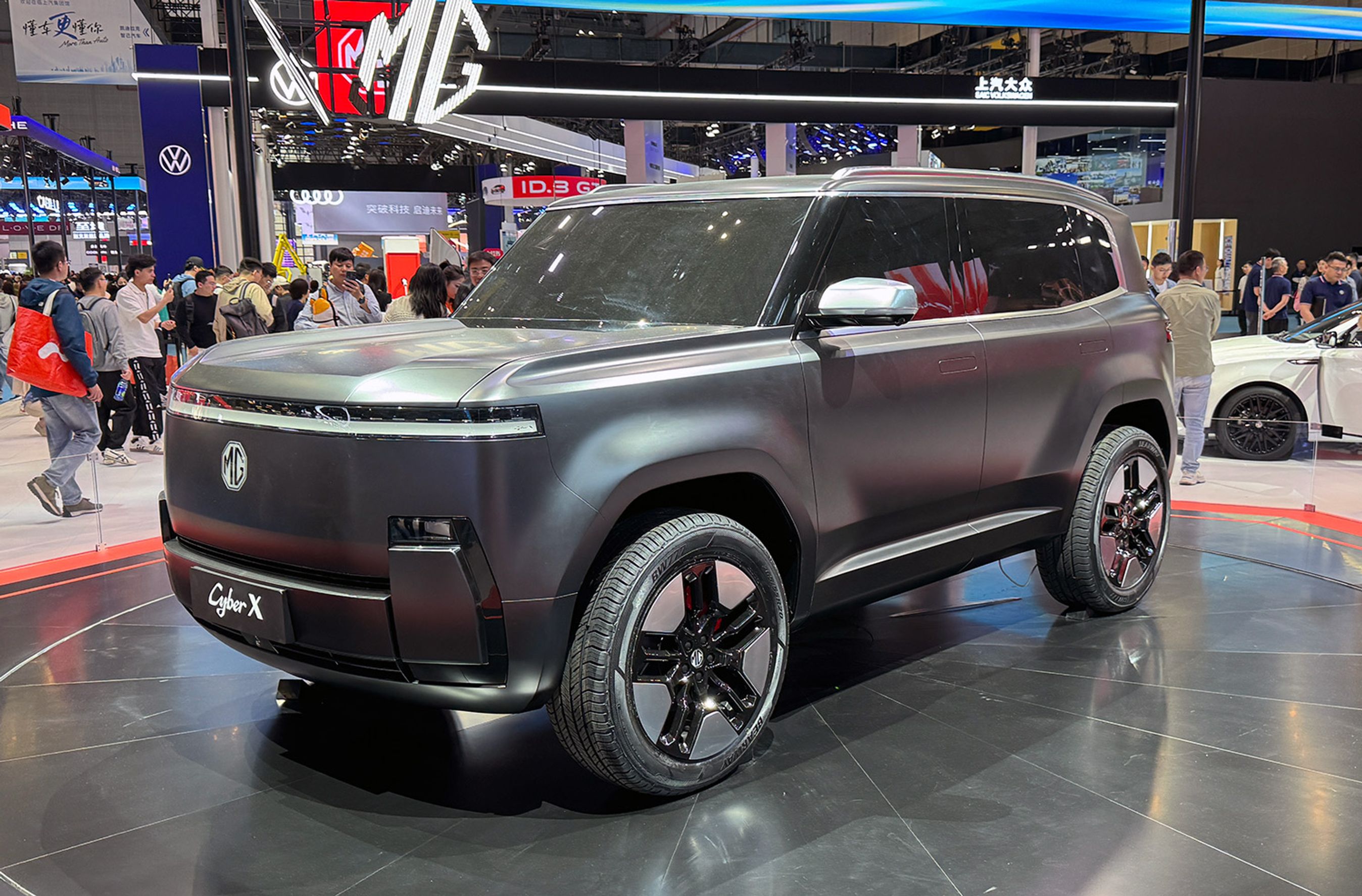 MG skuffer. På udstillingen viser SAIC-selskabet kun denne konceptbil Cyber X og et lille facelift af Cyberster. Intet spor af årets mange lovede nyheder.