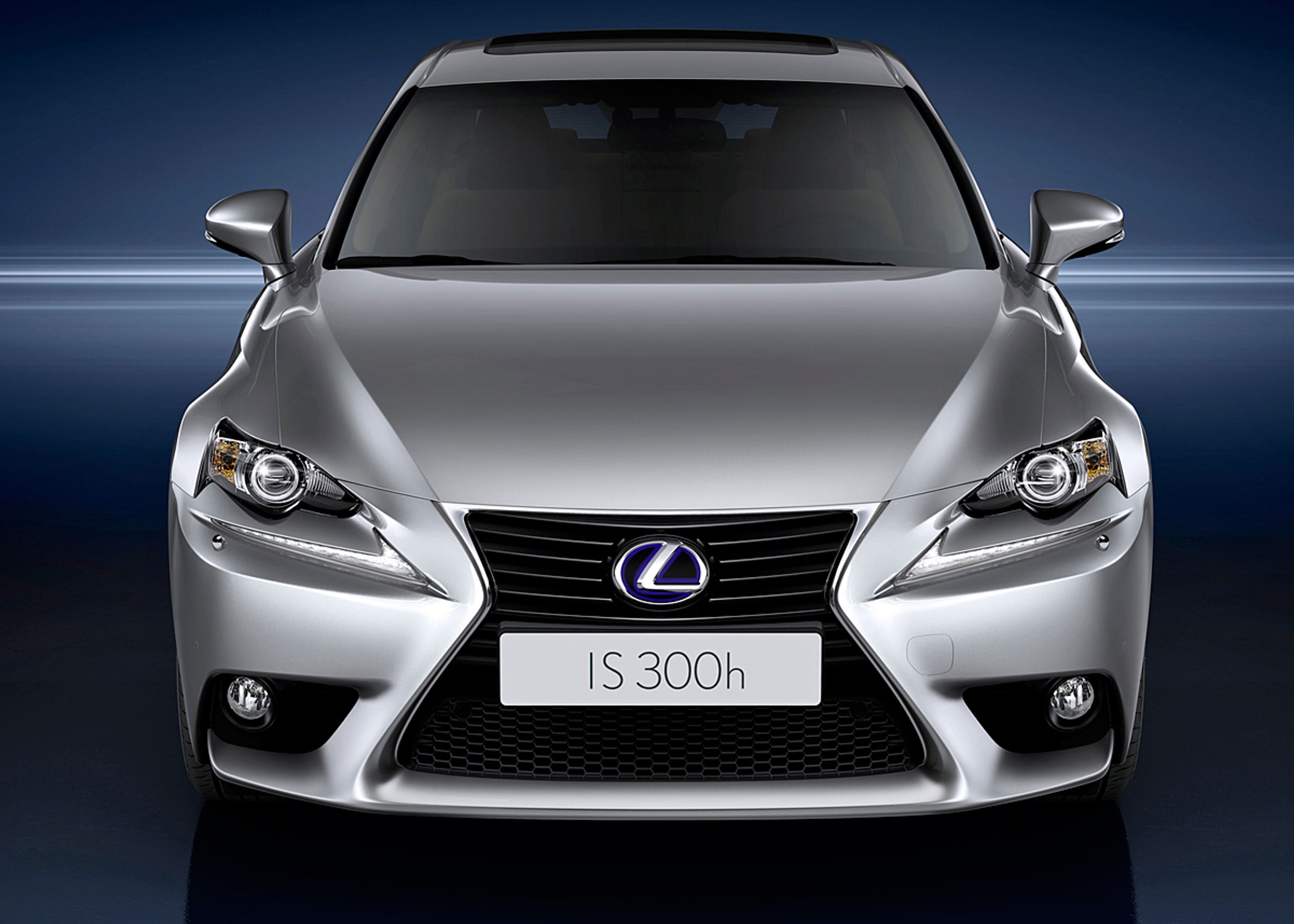 Den nye front, som kendes fra GS-, LS- og RX-modellerne, har nu også fundet vej til IS.