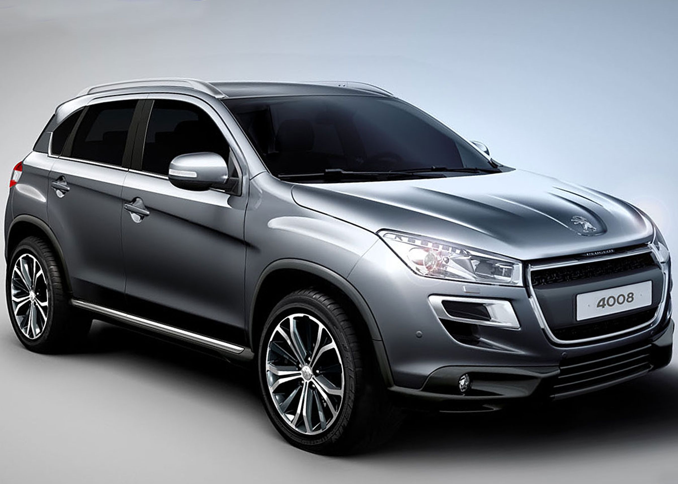 Peugeot 4008 er ca. 30 cm kortere end 4007, som muligvis fortsætter i produktion i en periode, efter at 4008 er lanceret.