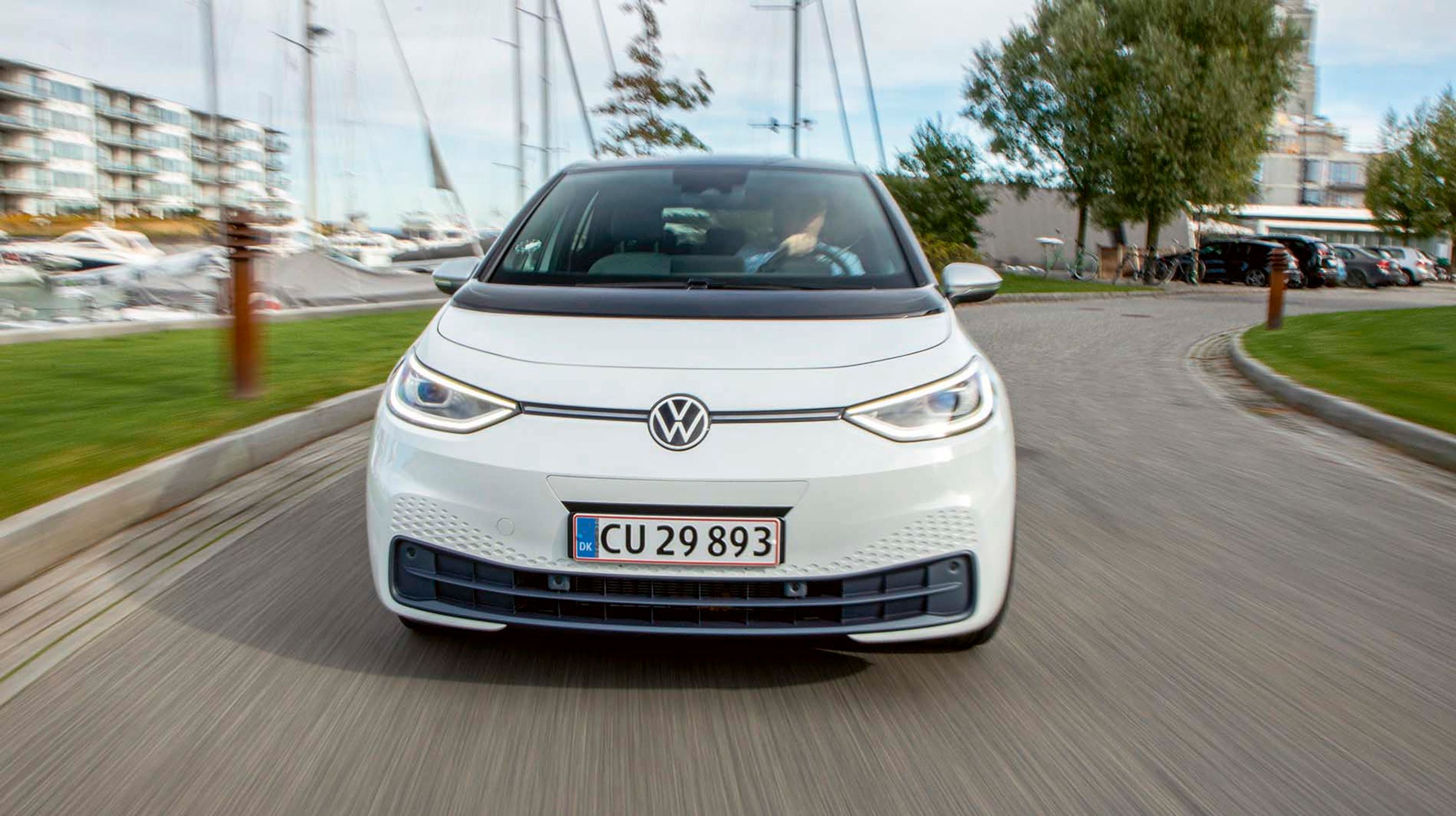 VW ID.3 er nærmest en elektrisk udgave af VW Golf. Kan man lade bilen i hverdagen og leve med, at den ikke fås med træk, vil skiftet til eldrift for mange føles let.
