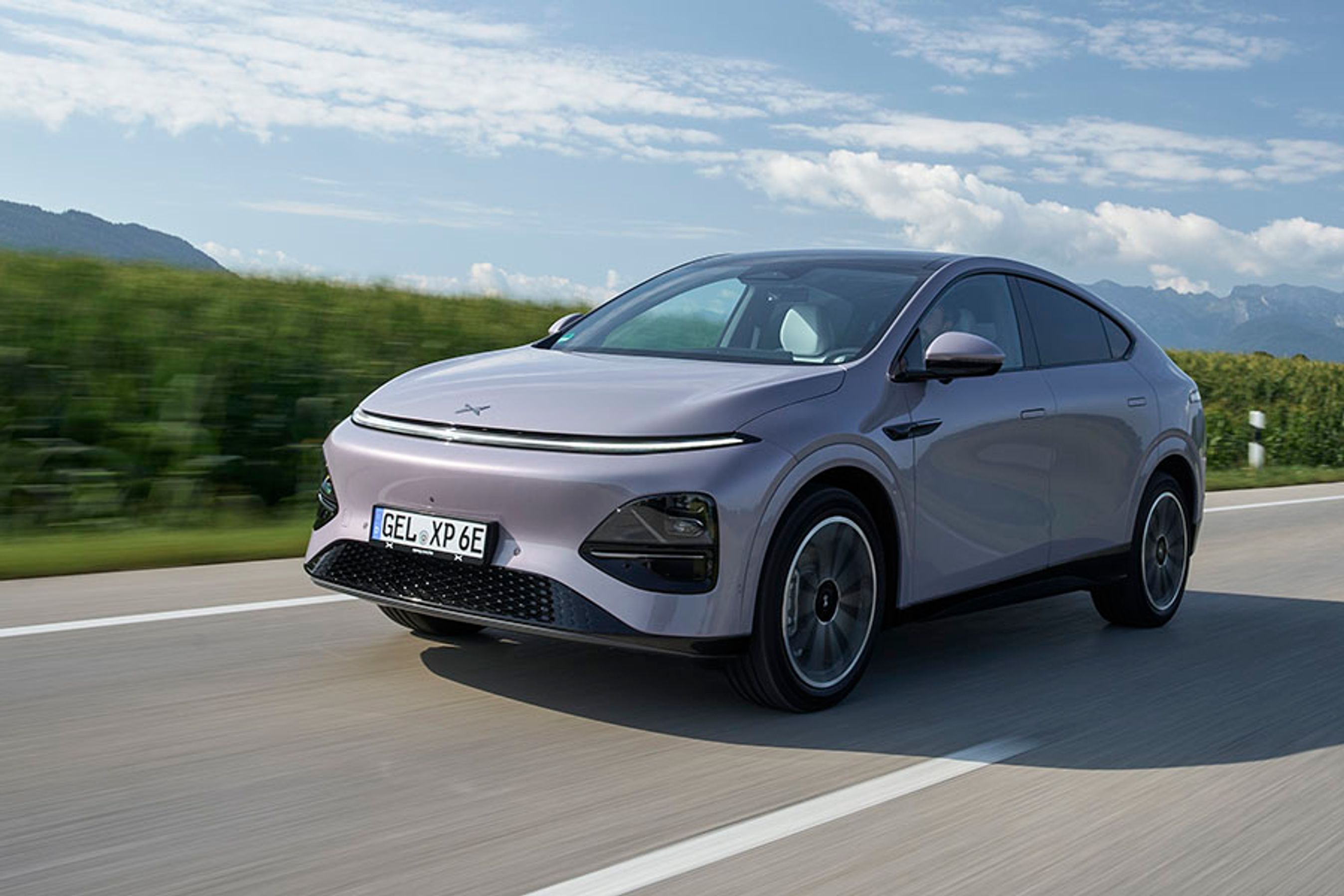 Xpeng G6 har her godt et år efter præsentationen fået sit første facelift. Bilen koster fra 300.000 kr., og her er det topudgaven Performance til 380.000 kr., vi har set nærmere på.